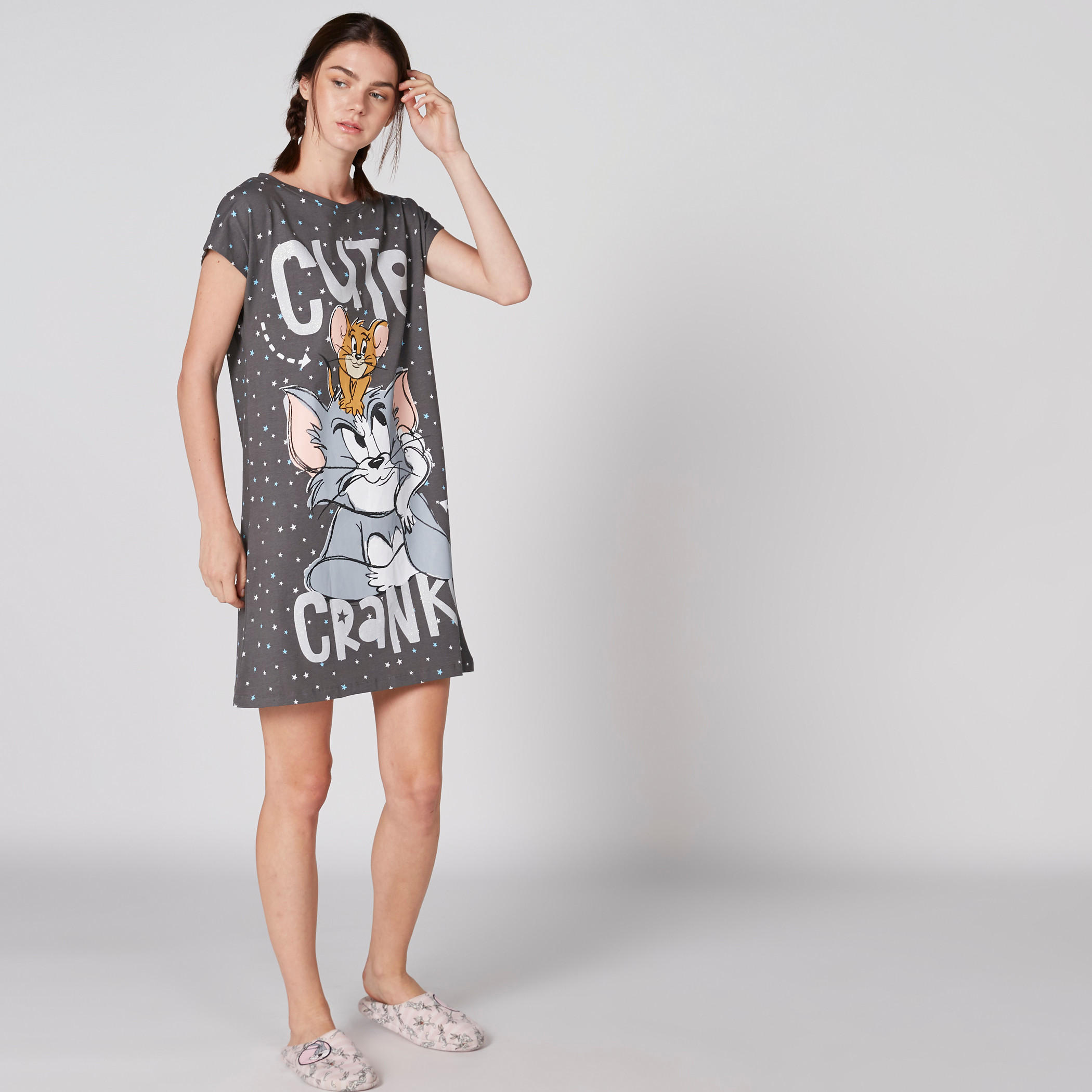 قميص نوم بياقة مستديرة وأكمام متصلة وطبعات توم أند جيري-women-clothing-nightwear-pyjamas-tops-image-1
