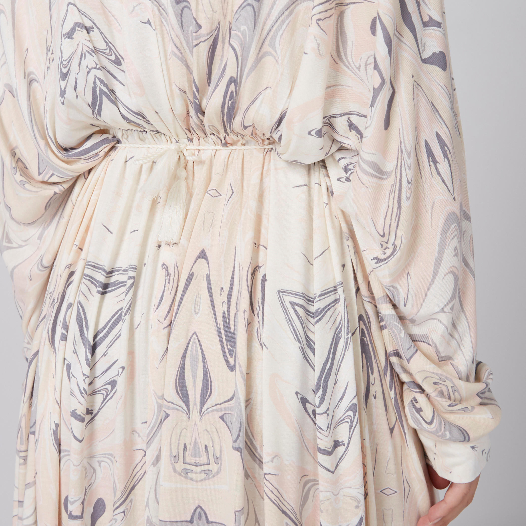 قميص نوم طويل بياقة قارب وأكمام طويلة وطبعات-women-clothing-nightwear-nighties-image-3