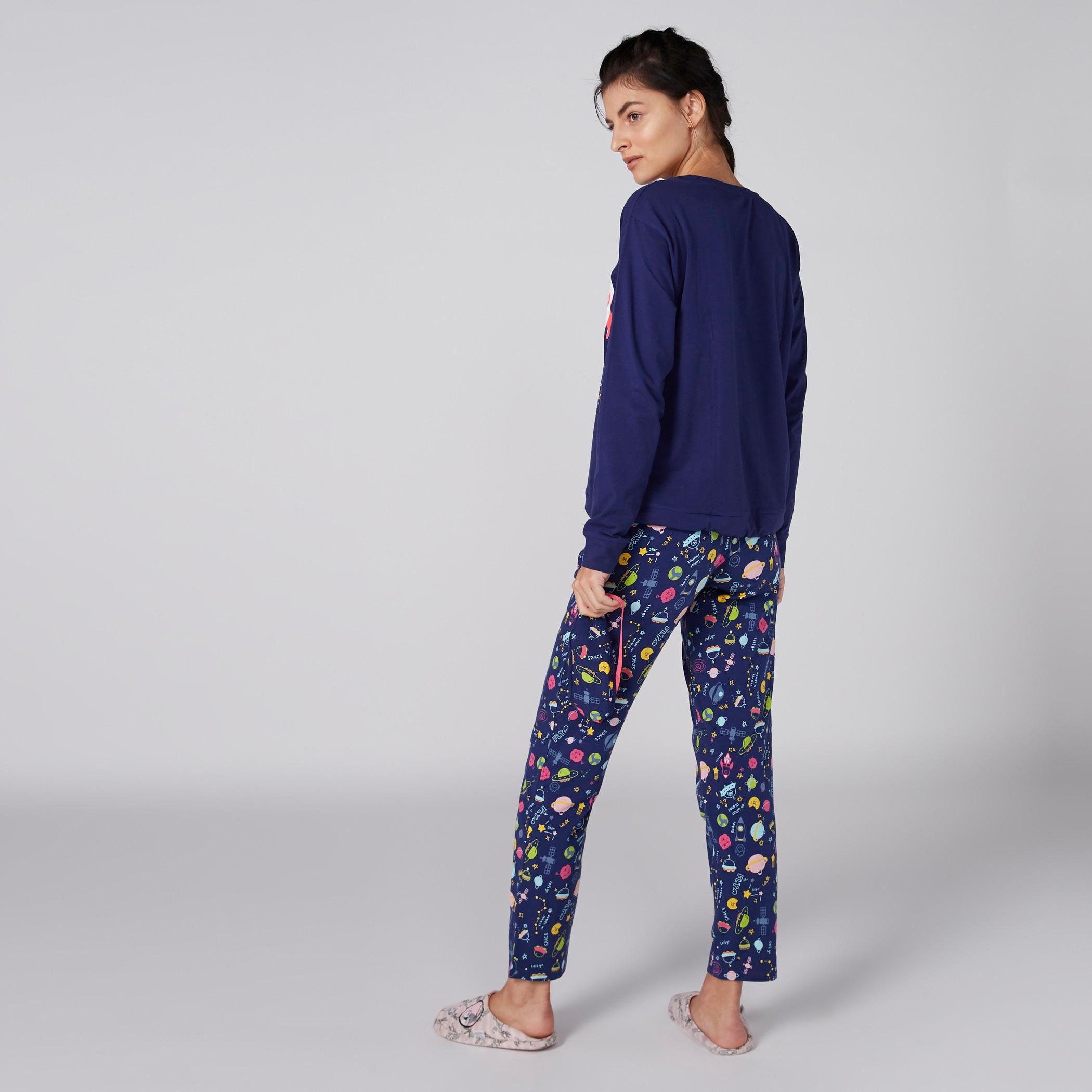 طقم بنطال بيجاما وتيشيرت بأكمام طويلة وطبعات-women-clothing-nightwear-pyjamas-longsets-image-2