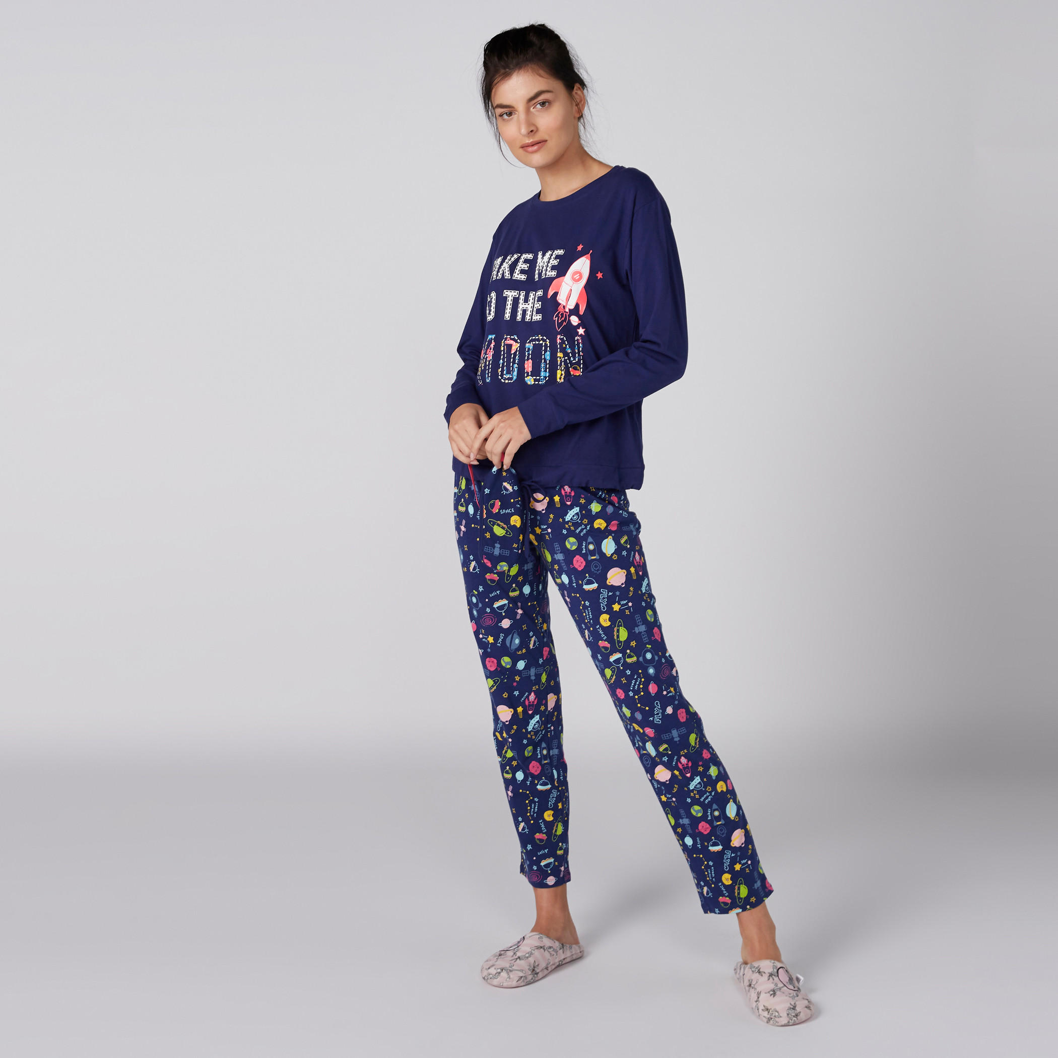 طقم بنطال بيجاما وتيشيرت بأكمام طويلة وطبعات-women-clothing-nightwear-pyjamas-longsets-image-4