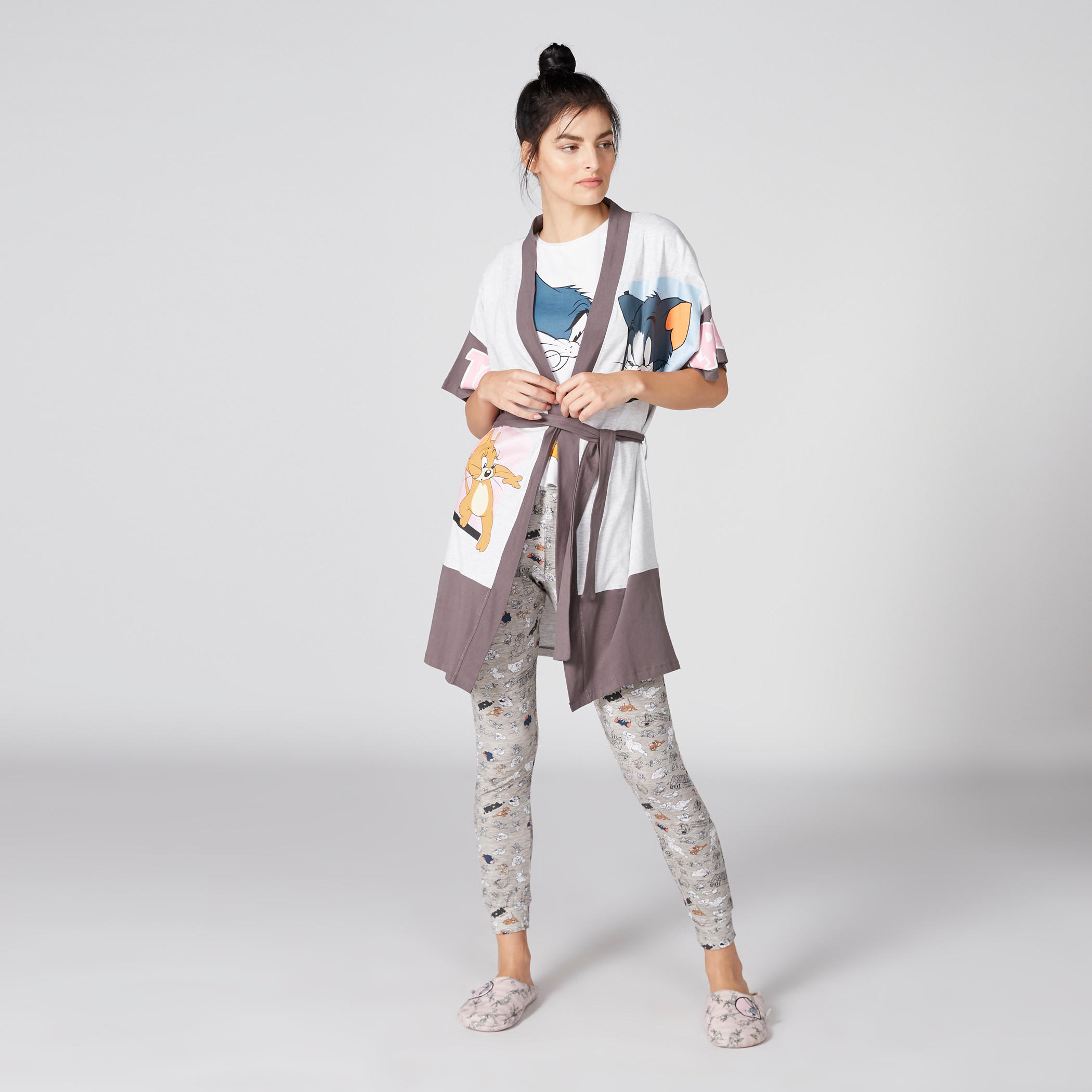 روب بأكمام قصيرة وأربطة وطبعات توم آند جيري-women-clothing-nightwear-robes-image-3