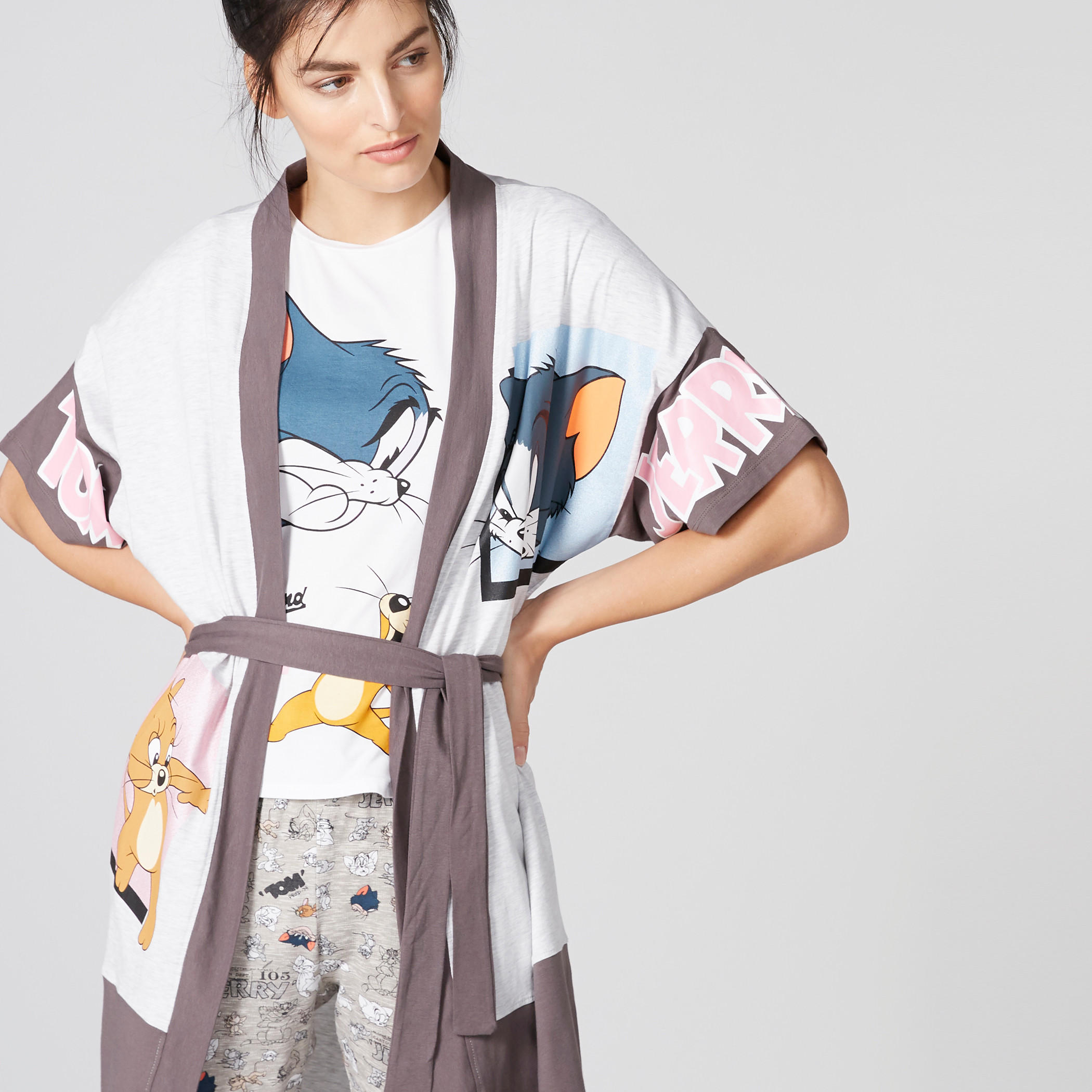 روب بأكمام قصيرة وأربطة وطبعات توم آند جيري-women-clothing-nightwear-robes-image-4