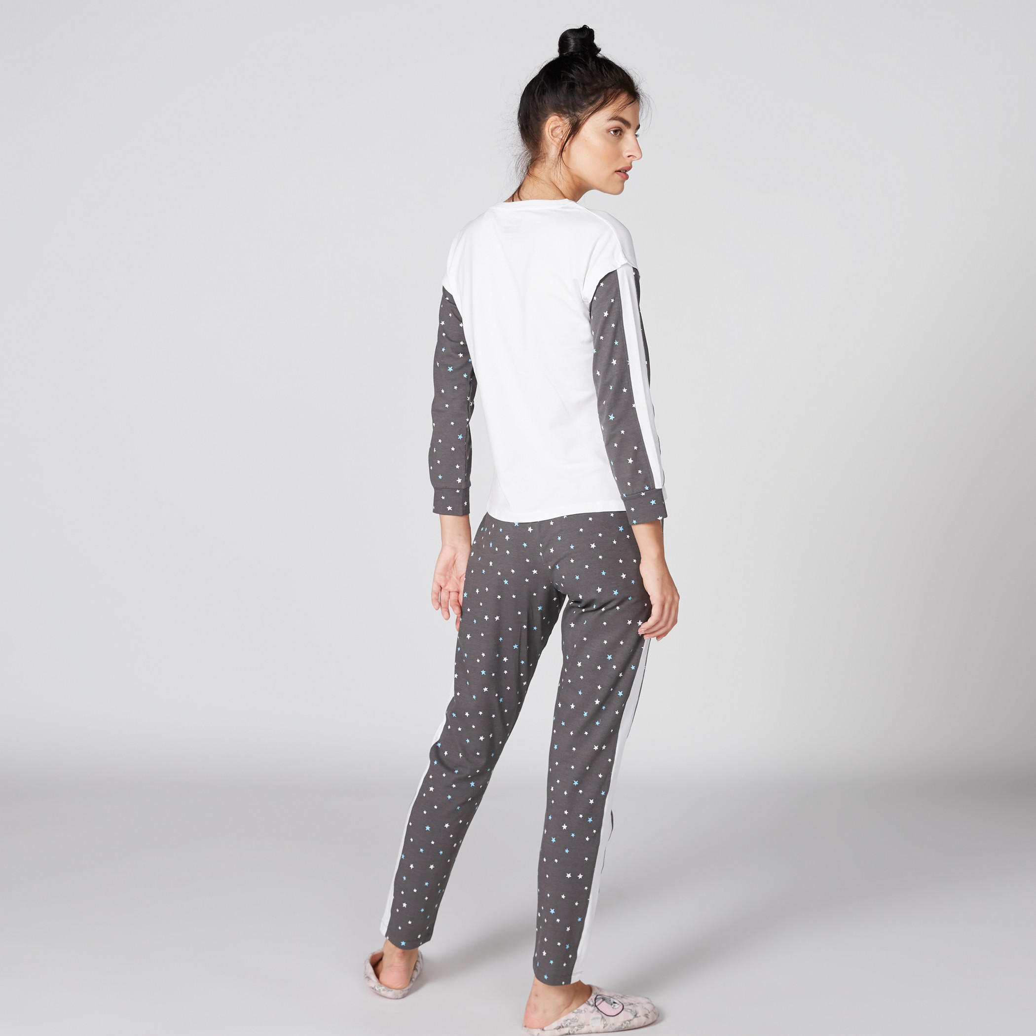 طقم بنطال بيجاما وتيشيرت بطبعات توم أند جيري-women-clothing-nightwear-pyjamas-longsets-image-2