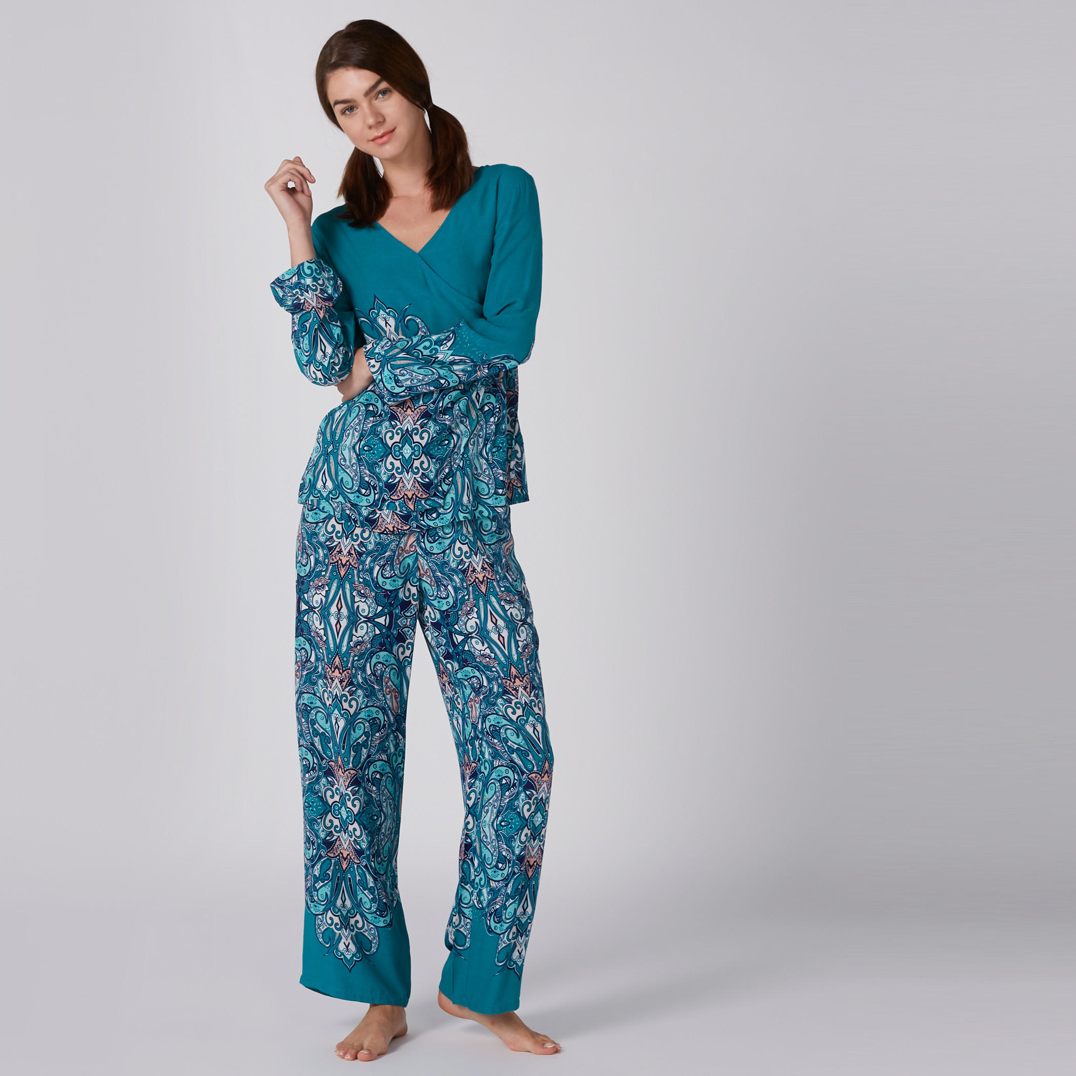 طقم بنطال بيجاما وبلوزة بأكمام طويلة وطبعات-women-clothing-nightwear-pyjamas-longsets-image-1