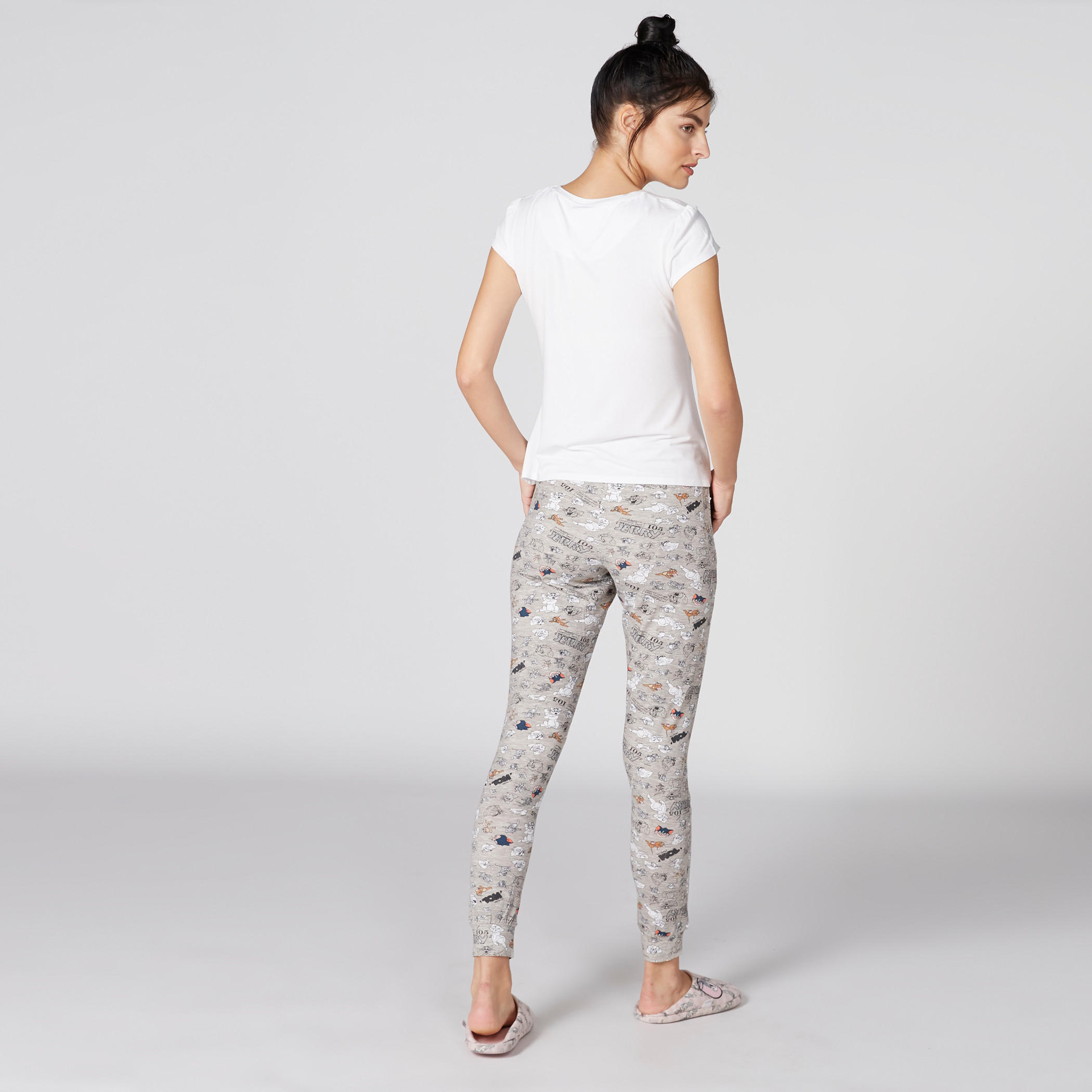 طقم بنطال بيجاما وتيشيرت بطبعات توم أند جيري-women-clothing-nightwear-pyjamas-longsets-image-2