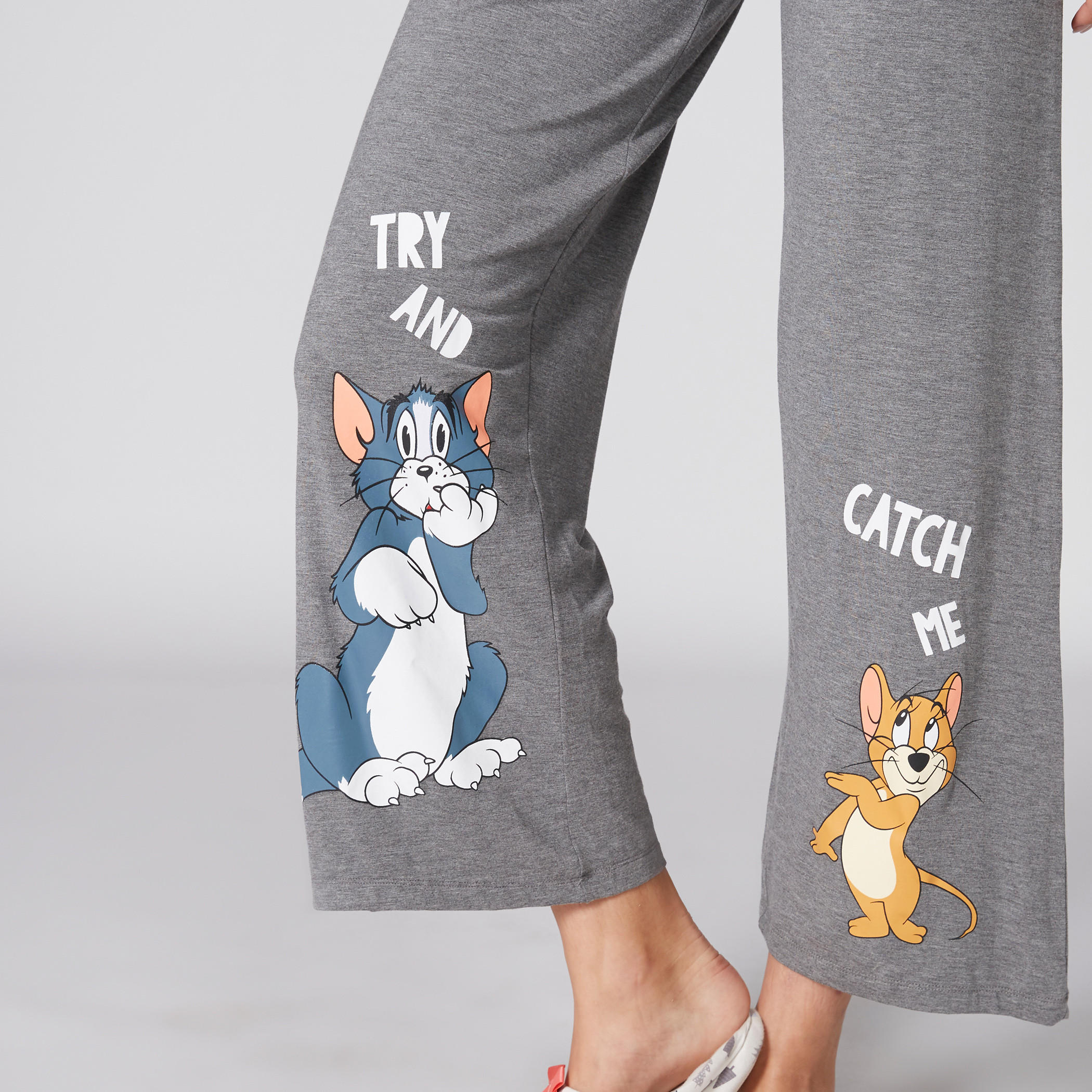 أفرول بأكمام طويلة وأربطة وطبعات توم آند جيري-women-clothing-nightwear-nighties-image-5