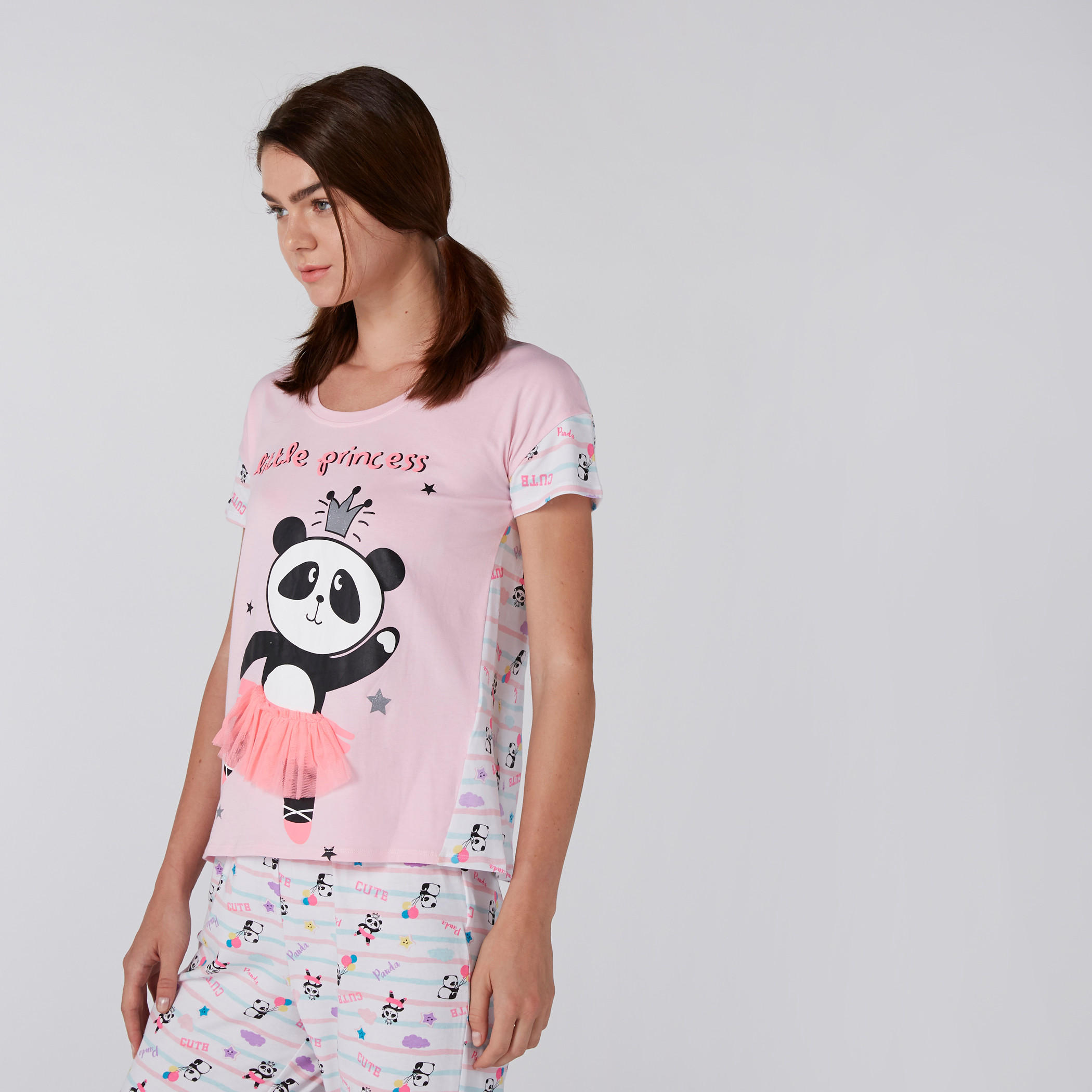 طقم بيجاما من بنطال وتيشيرت بطبعات-women-clothing-nightwear-pyjamas-longsets-image-4
