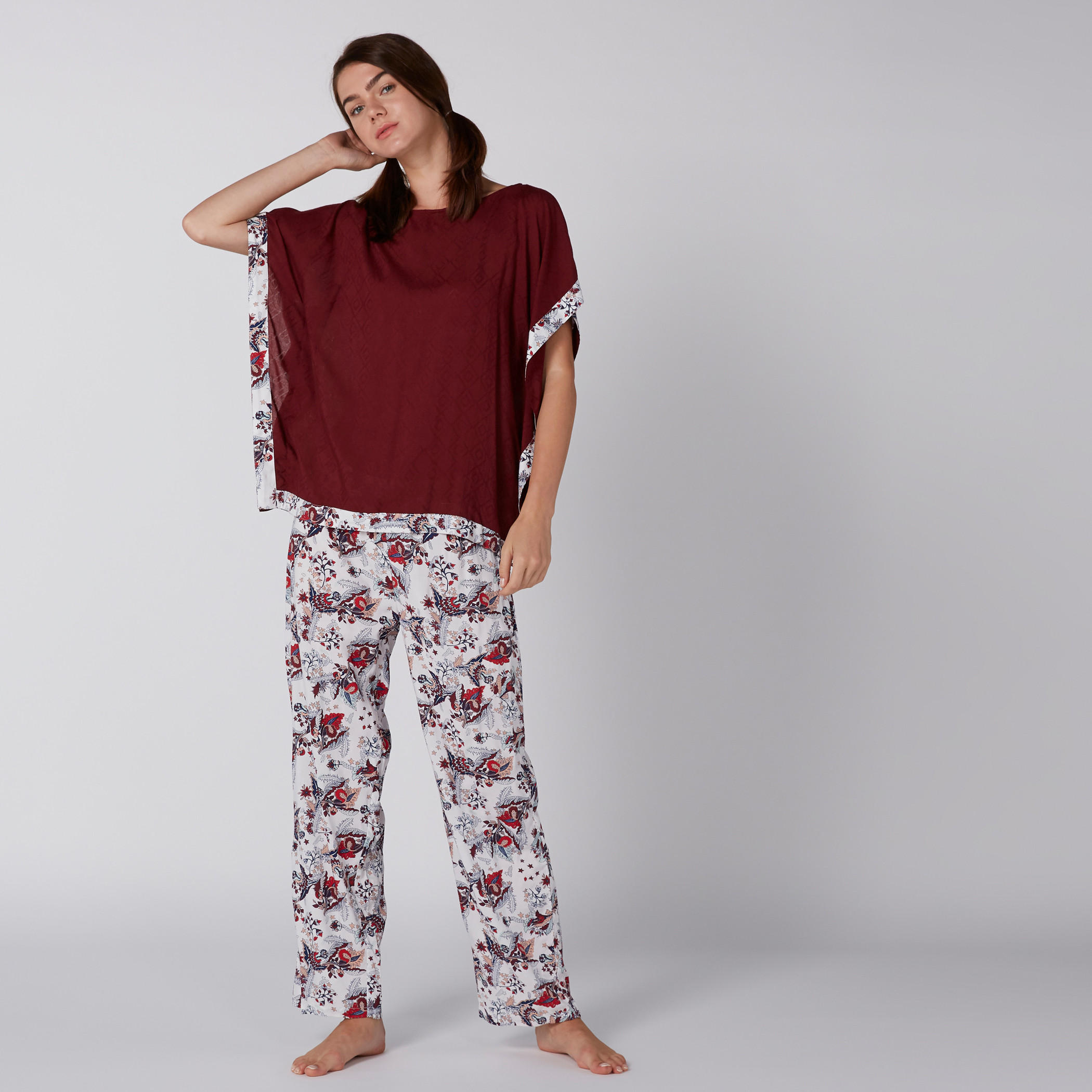 طقم بيجاما وبلوزة بطبعات-women-clothing-nightwear-pyjamas-longsets-image-3