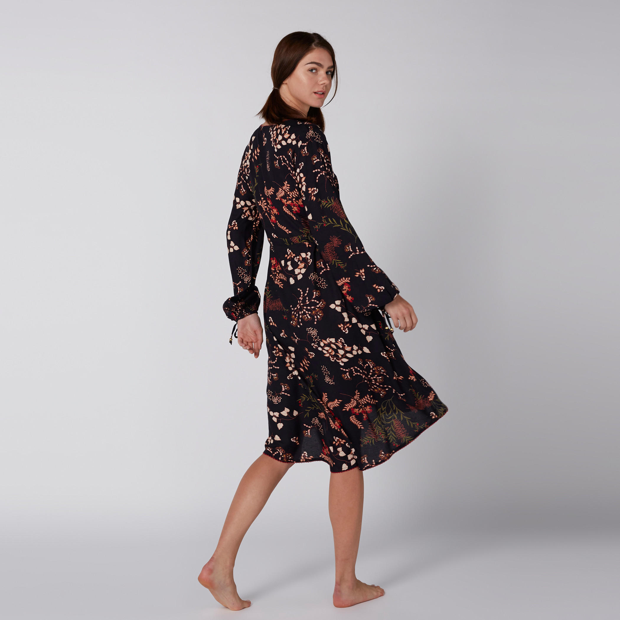 قميص نوم ميني بطبعات وياقة V وأكمام طويلة-women-clothing-nightwear-nighties-image-3