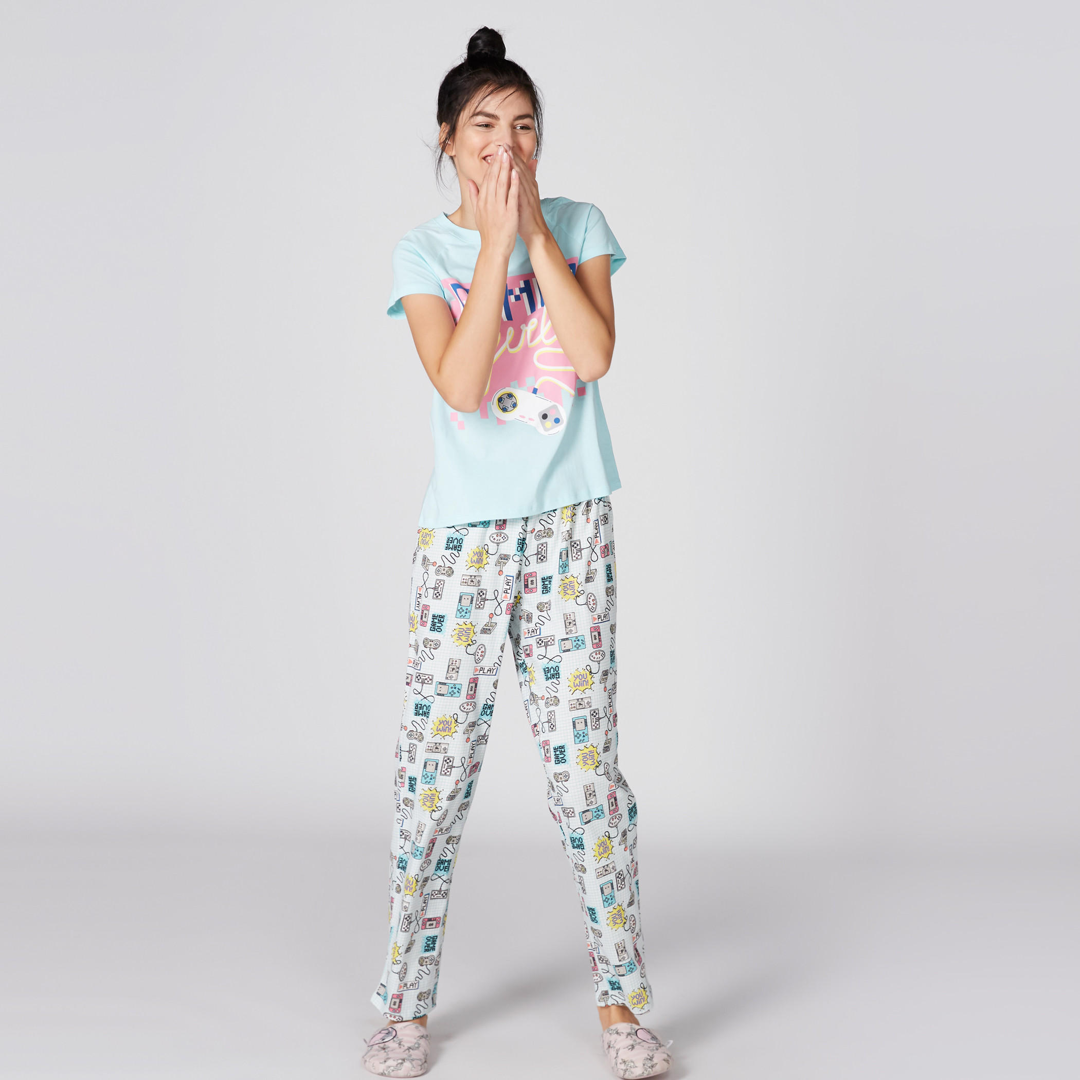 طقم بنطال بيجاما وتيشيرت بطبعات-women-clothing-nightwear-pyjamas-longsets-image-3