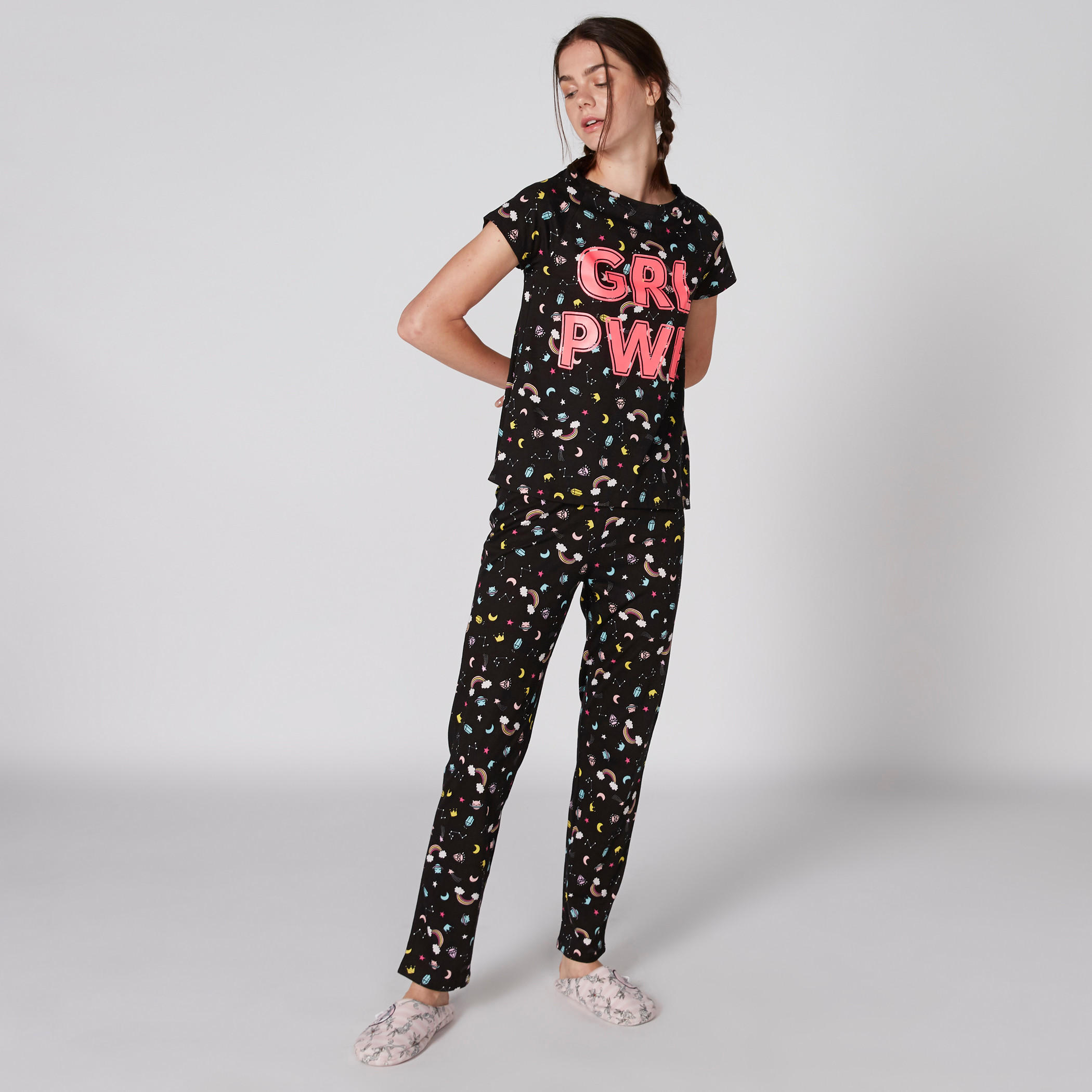 طقم بنطال بيجاما وتيشيرت بطبعات-women-clothing-nightwear-pyjamas-longsets-image-3