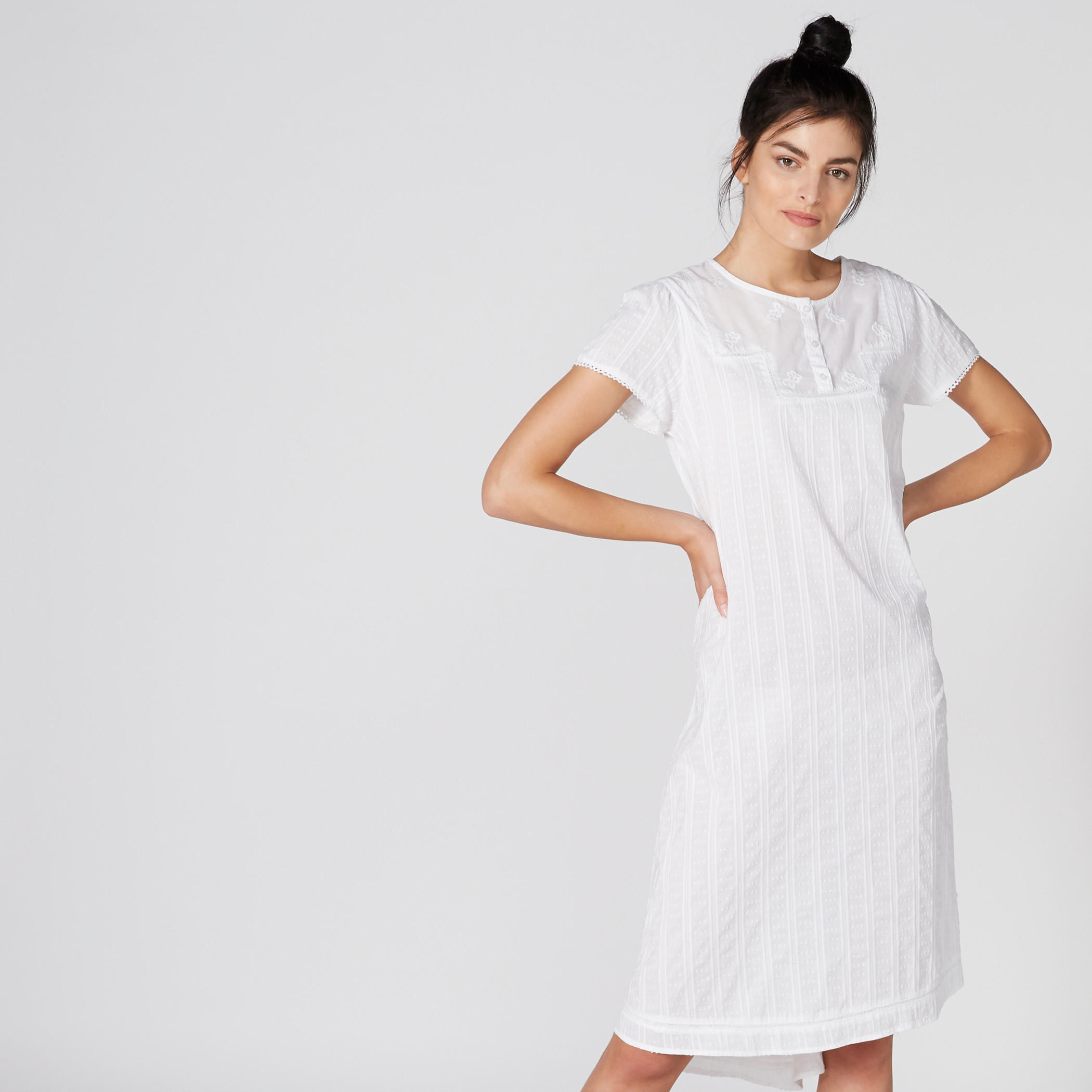 قميص نوم متوسط الطول بأكمام قصيرة وحوّاف غير مستوية-women-clothing-nightwear-nighties-image-1