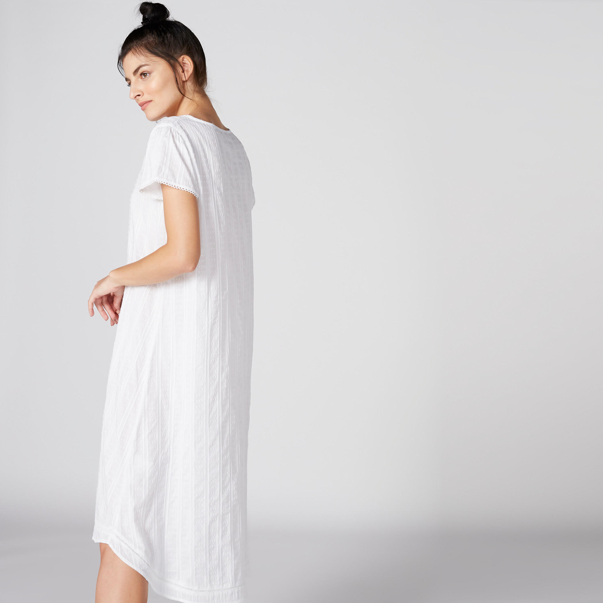 قميص نوم متوسط الطول بأكمام قصيرة وحوّاف غير مستوية-women-clothing-nightwear-nighties-image-2