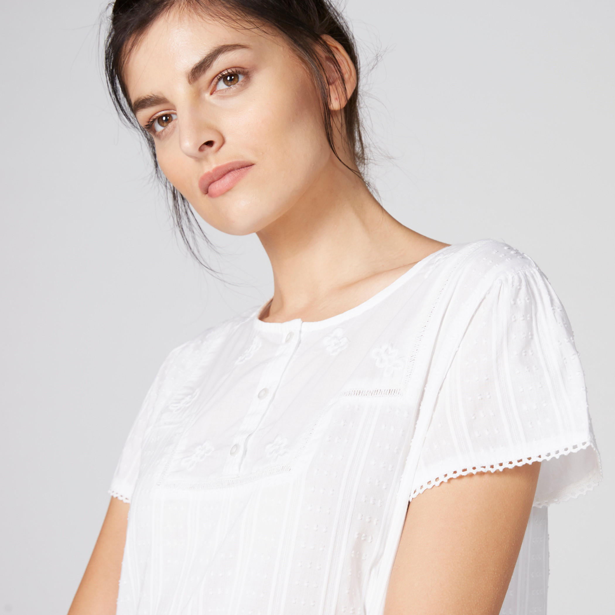 قميص نوم متوسط الطول بأكمام قصيرة وحوّاف غير مستوية-women-clothing-nightwear-nighties-image-4