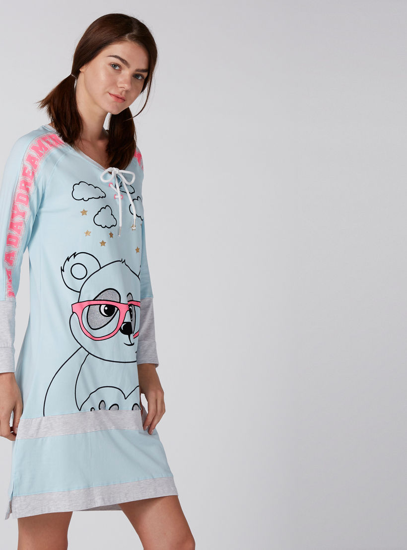 قميص نوم بطبعات وأكمام طويلة وأربطة-women-clothing-nightwear-nighties-image-1