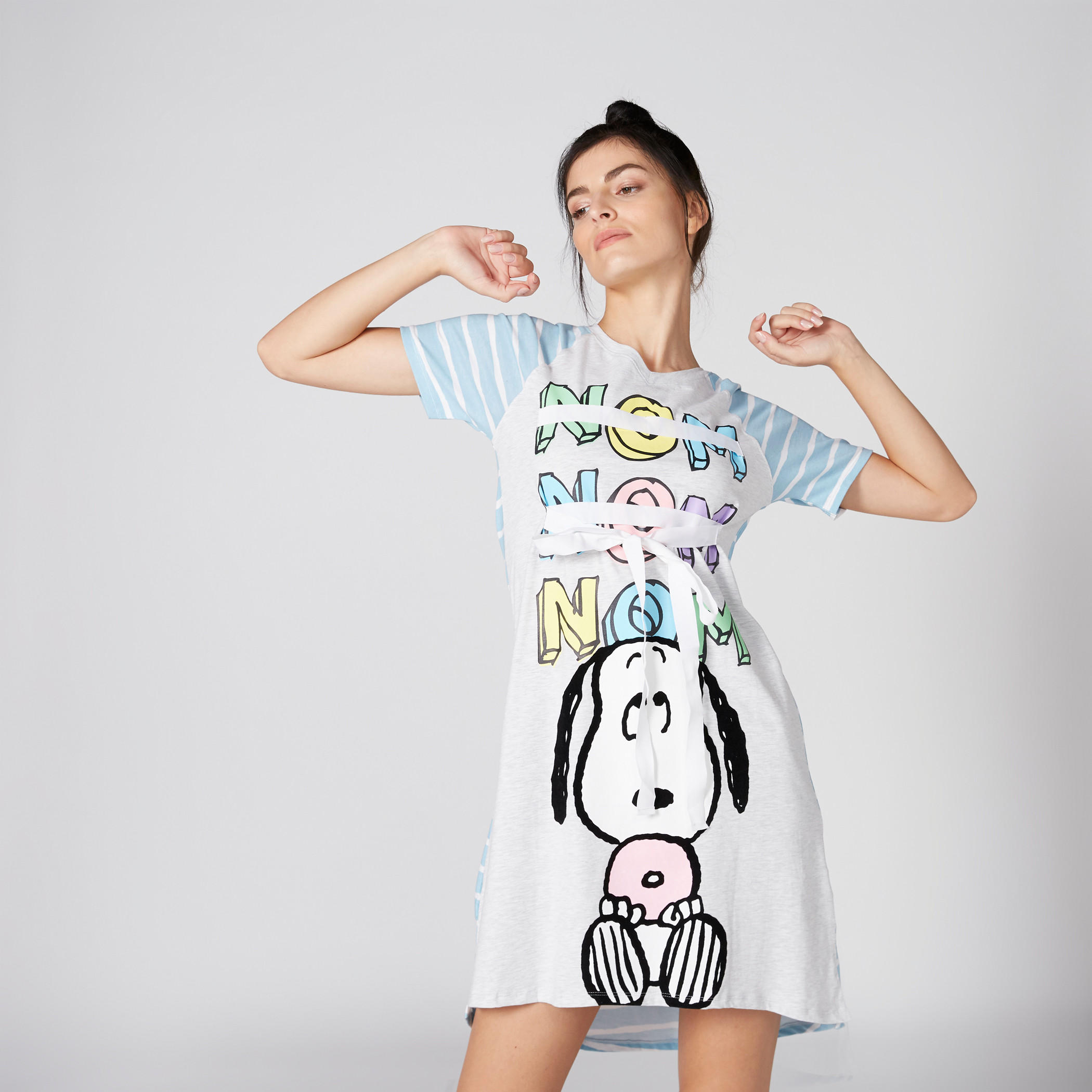 قميص نوم بياقة V وأكمام قصيرة وطبعات-women-clothing-nightwear-nighties-image-1