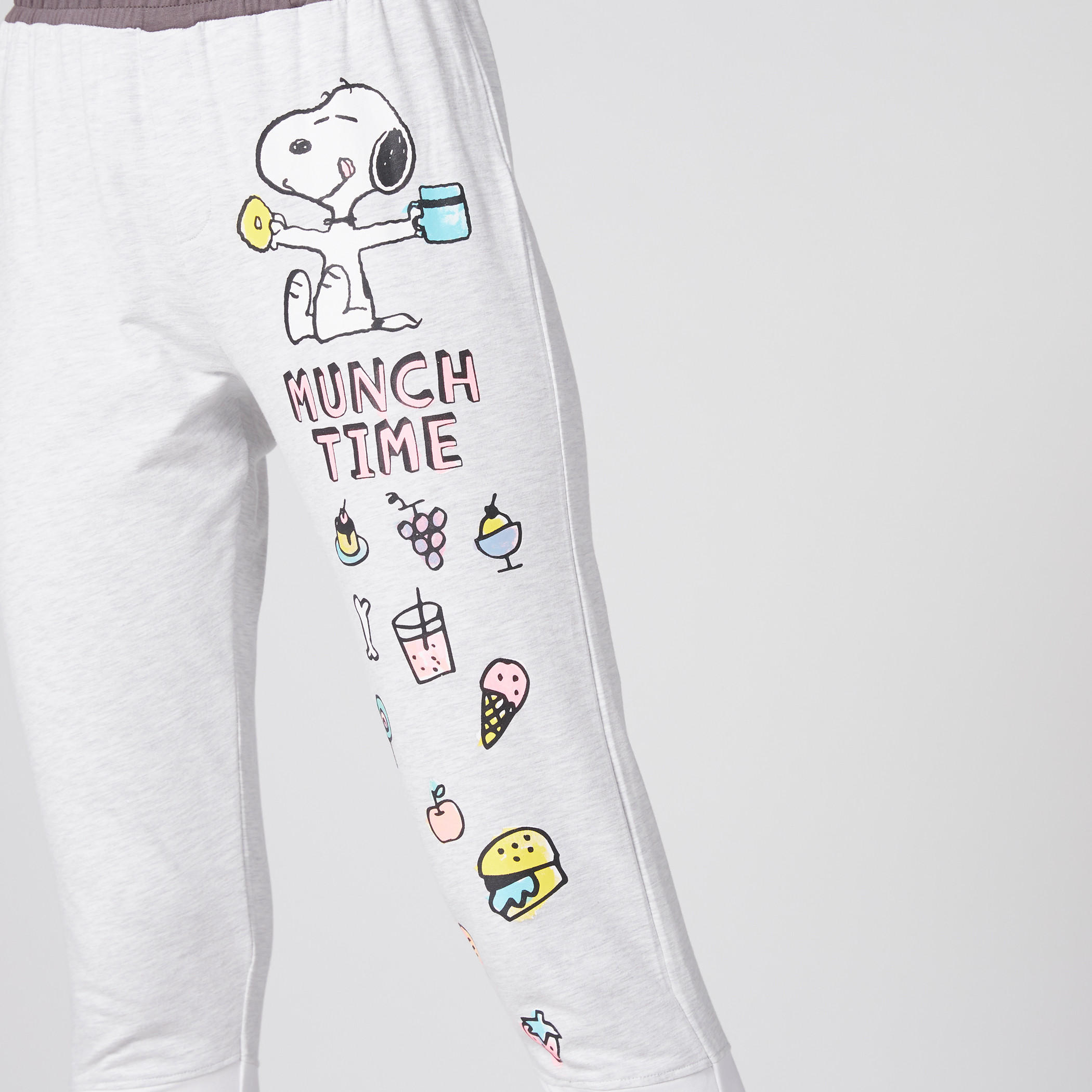 بنطال رياضي بخصر مطّاطي وطبعات سنوبي-women-clothing-nightwear-pyjamas-bottoms-image-4