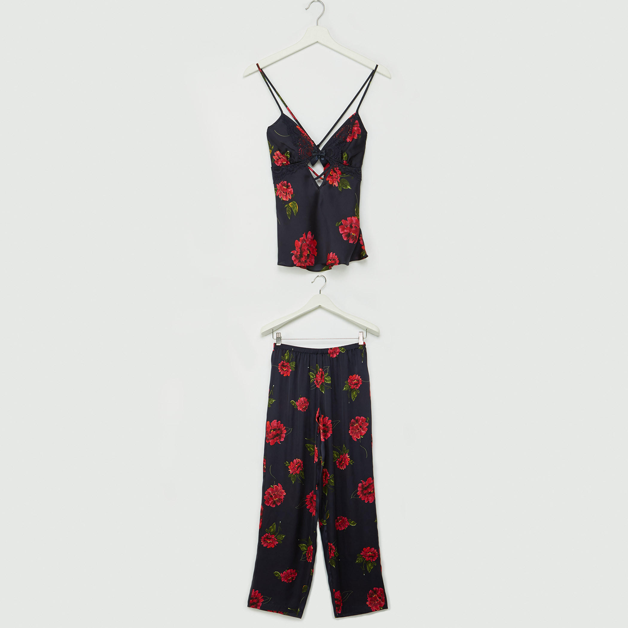 طقم بنطال بيجاما وبلوزة بحمّالات رفيعة وطبعات أزهار-women-clothing-nightwear-pyjamas-longsets-image-5