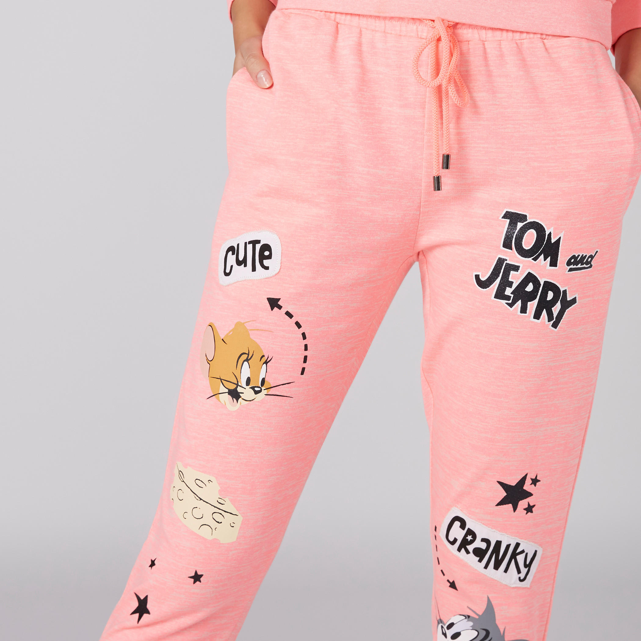 بنطال بيجاما طويل بخصر مطّاطي وطبعات توم أند جيري-women-clothing-nightwear-pyjamas-longsets-image-4