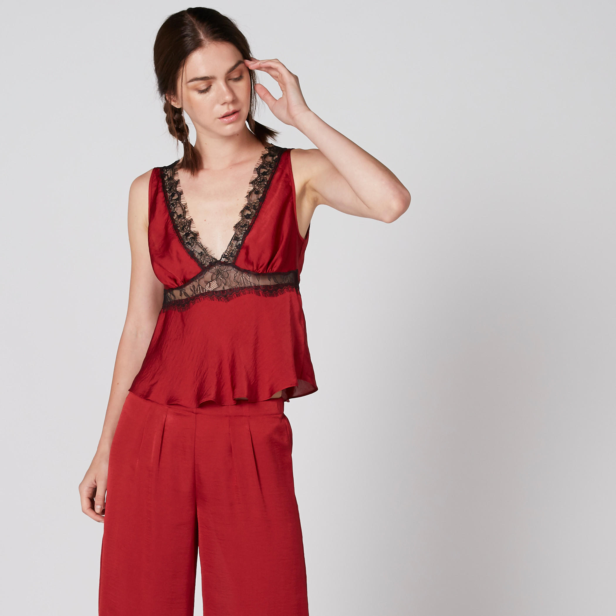 طقم بنطال بيجاما وبلوزة دون أكمام بياقة V وتفاصيل دانتيل-women-clothing-nightwear-pyjamas-longsets-image-3