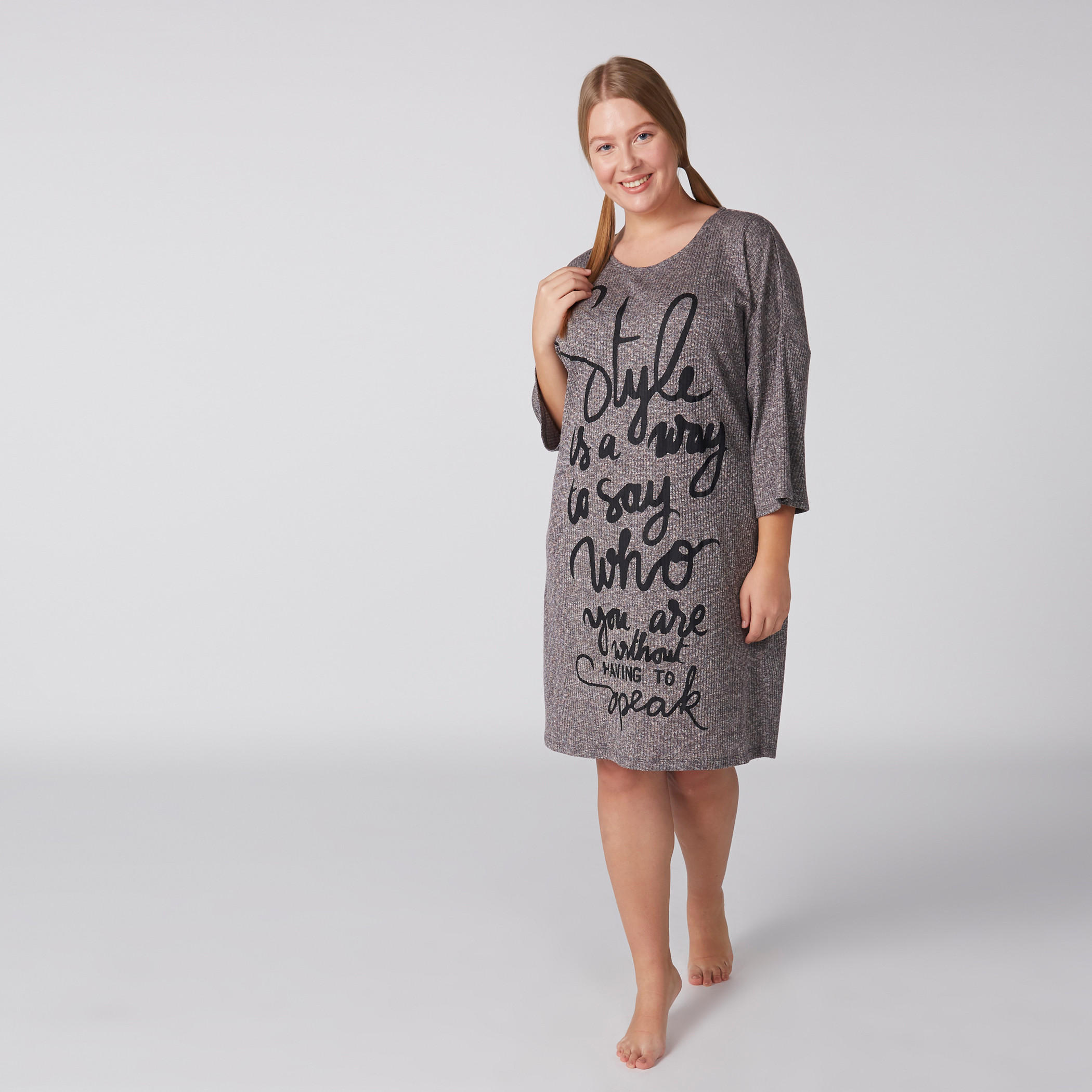 قميص نوم بنقوش وياقة مستديرة وأكمام طويلة-women-clothing-nightwear-nighties-image-1