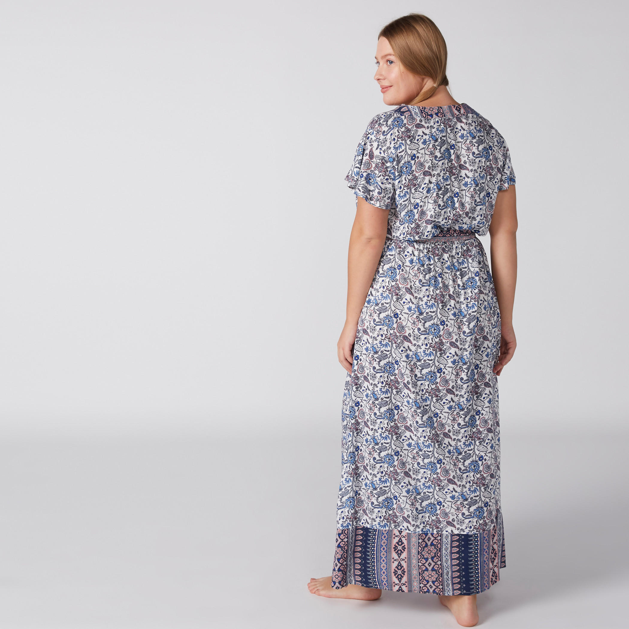قميص نوم طويل بأكمام قصيرة وأربطة وطبعات-women-clothing-nightwear-nighties-image-4