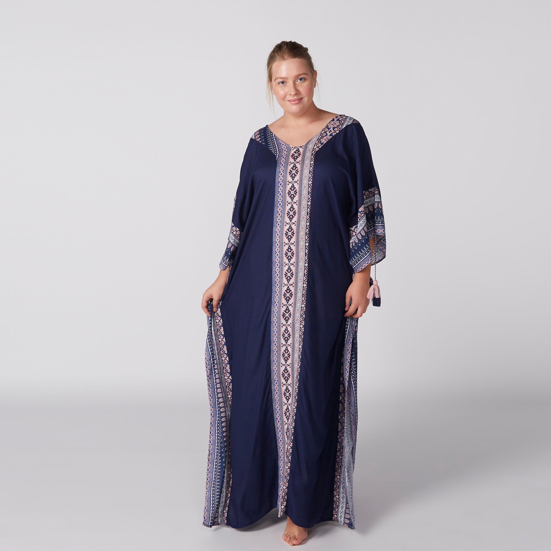 قميص نوم طويل بطبعات وشرّابات-women-clothing-nightwear-nighties-image-1