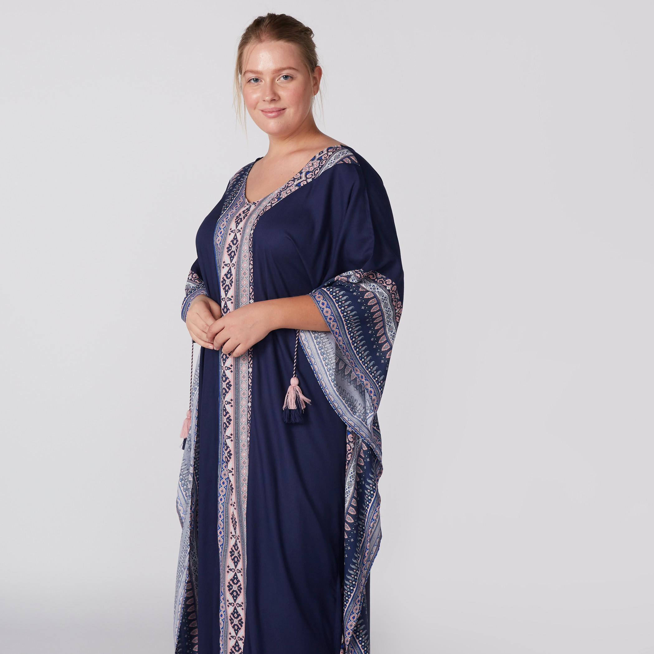 قميص نوم طويل بطبعات وشرّابات-women-clothing-nightwear-nighties-image-2