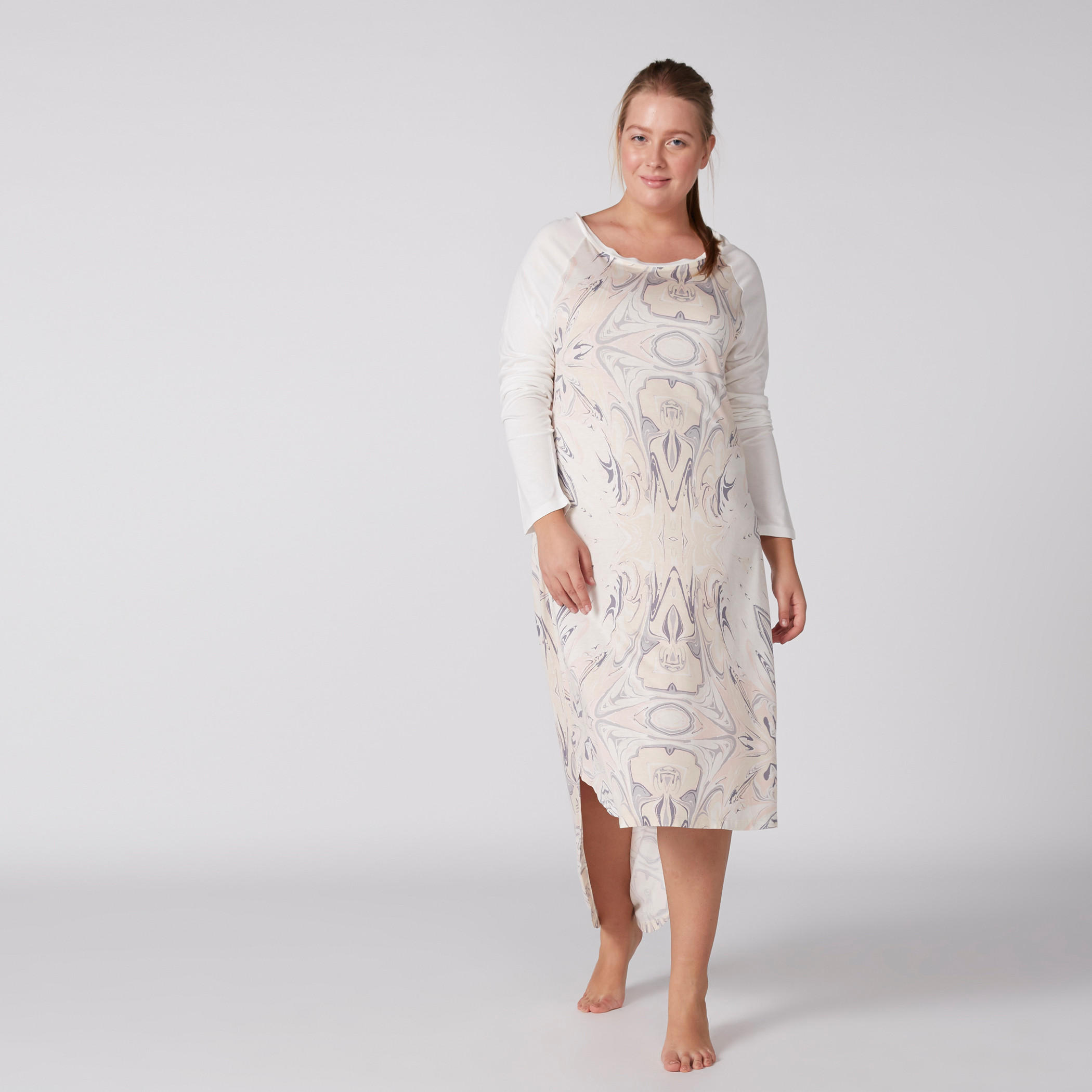 قميص نوم بطبعات وأكمام طويلة وحواف غير مستوية-women-clothing-nightwear-nighties-image-1