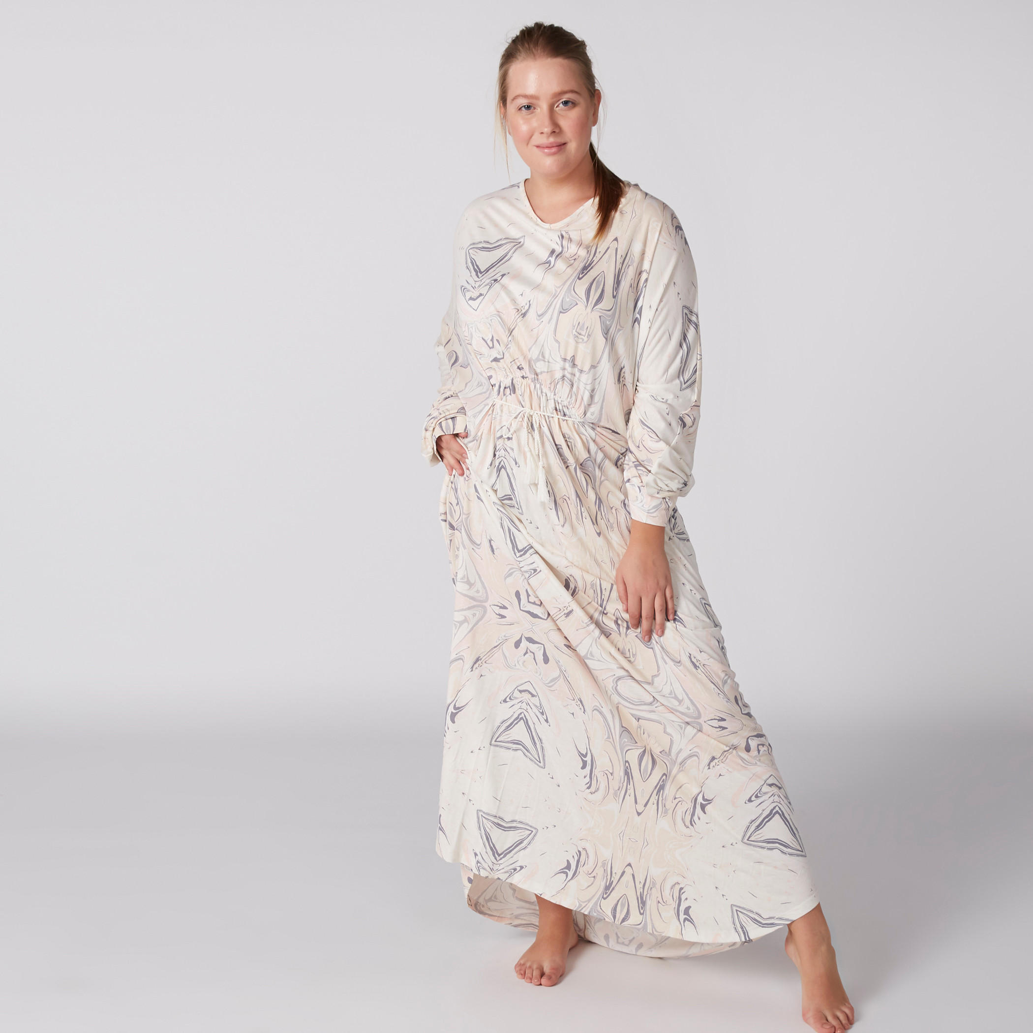 قميص نوم بطبعات وأكمام طويلة وأربطة-women-clothing-nightwear-nighties-image-2