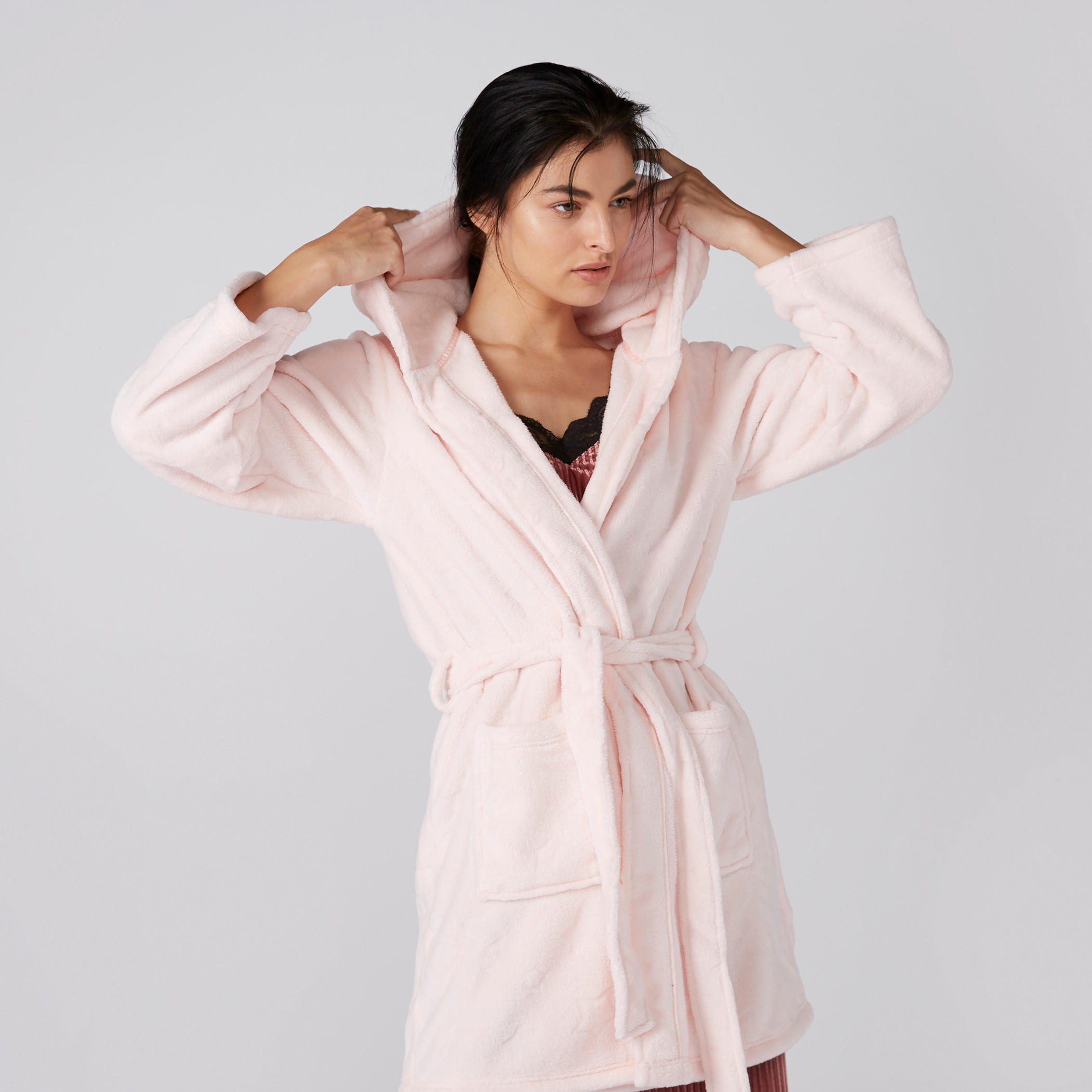 روب بارز الملمس بأكمام طويلة وقبعة ورباط-women-clothing-nightwear-robes-image-1