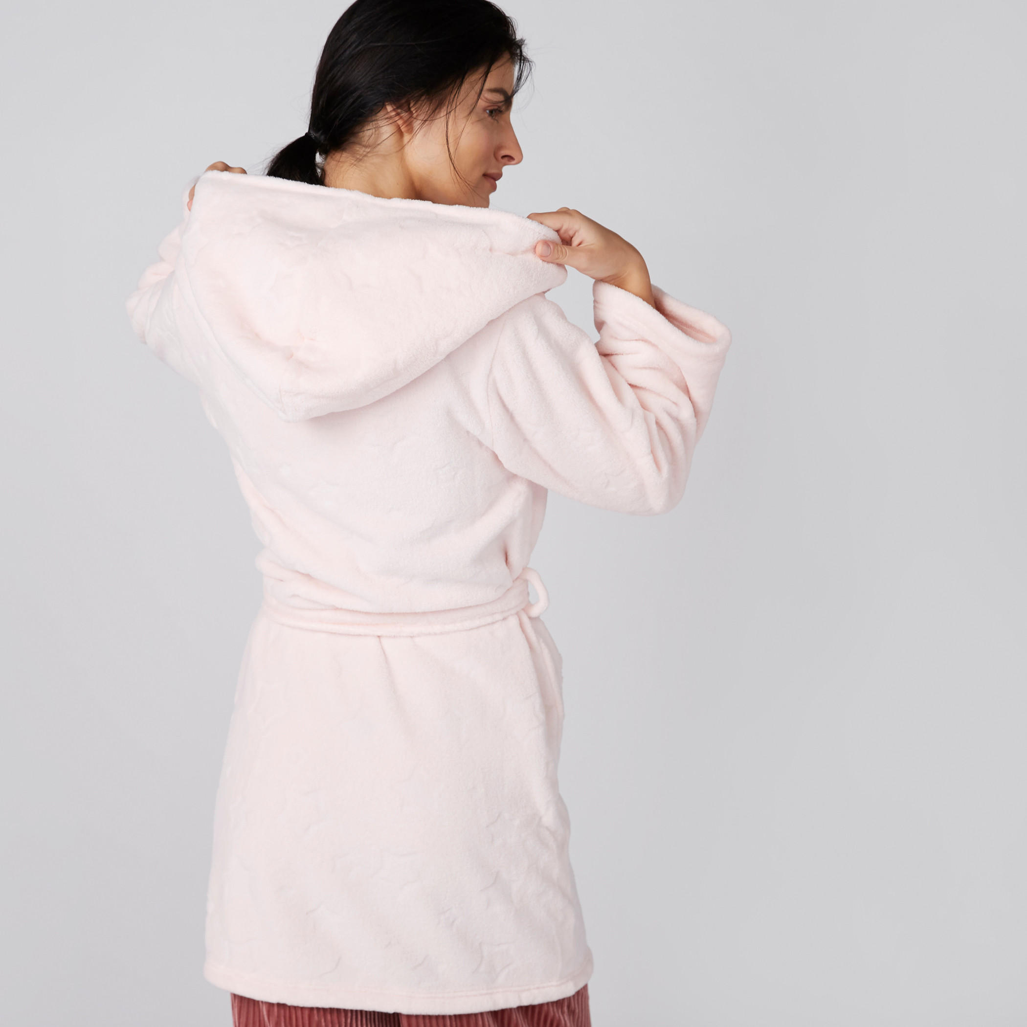 روب بارز الملمس بأكمام طويلة وقبعة ورباط-women-clothing-nightwear-robes-image-2