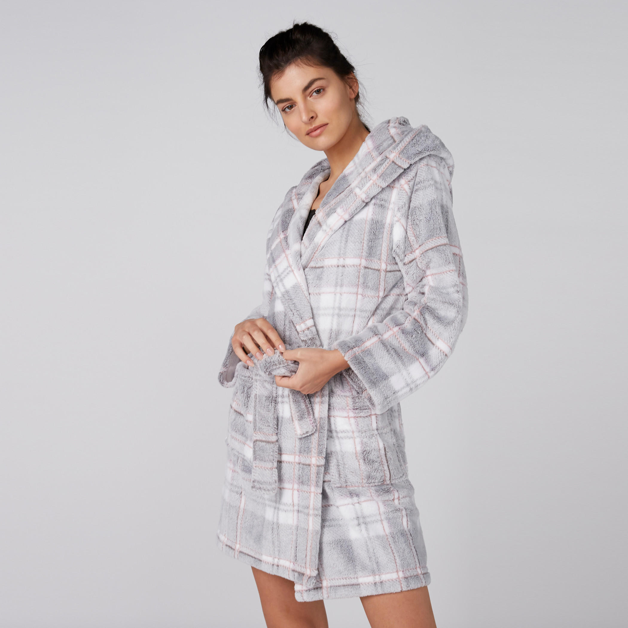 روب حمّام كاروهات بأكمام طويلة وقبّعة-women-clothing-nightwear-robes-image-1