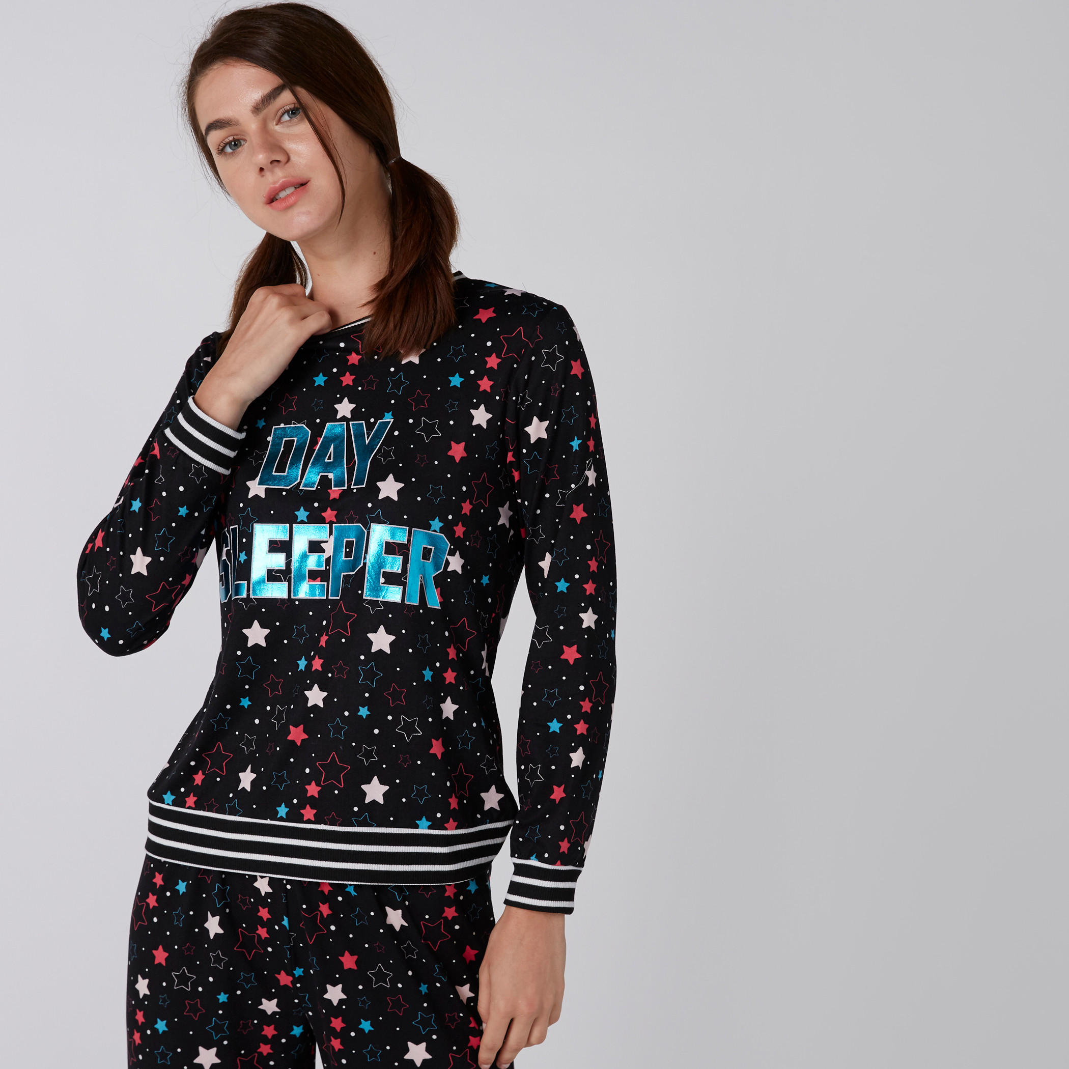 طقم بيجاما من بنطال وتيشيرت بنقش مطبوع-women-clothing-nightwear-pyjamas-longsets-image-1