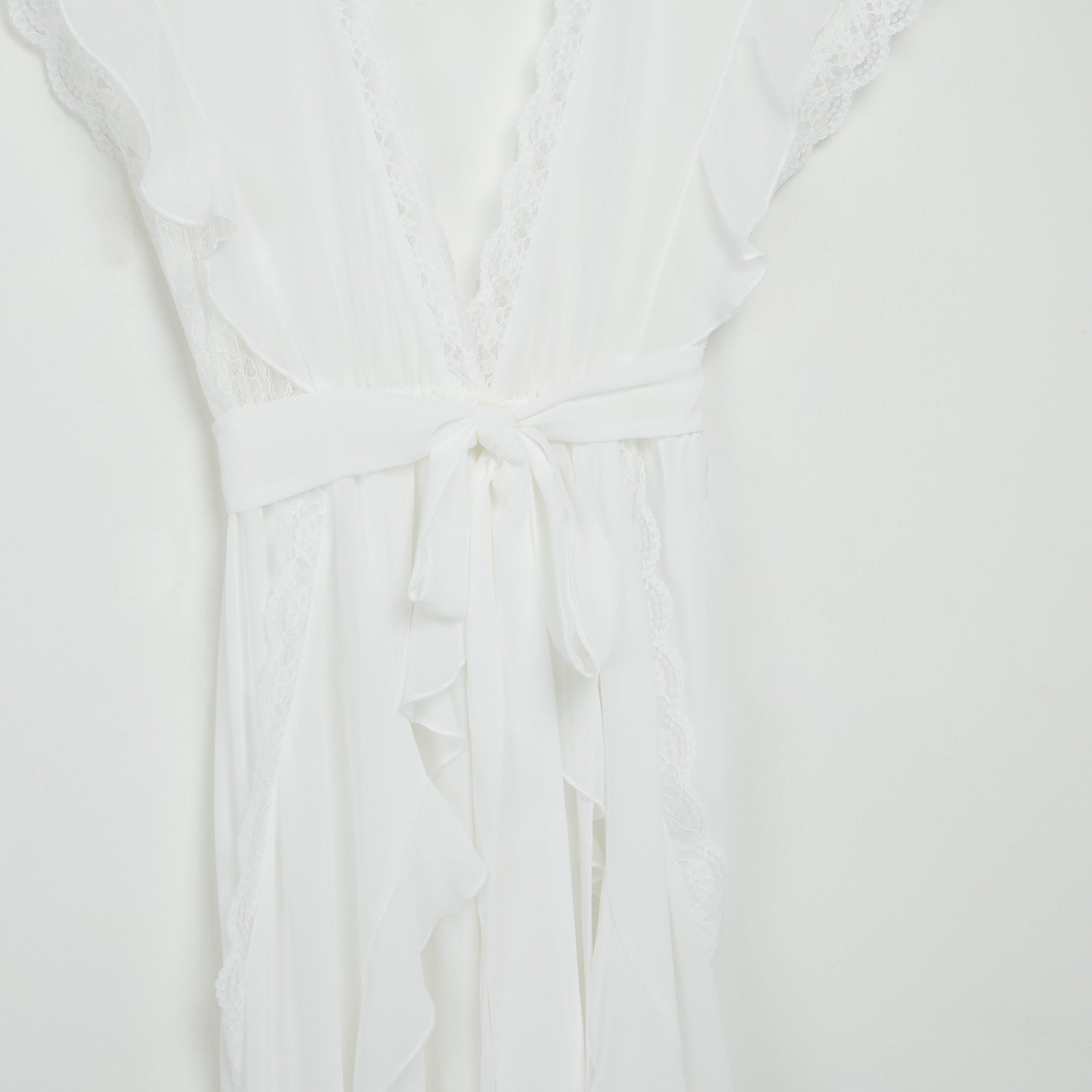 قميص نوم بياقة V وتفاصيل دانتيل مع ثونج-women-clothing-nightwear-nighties-image-4