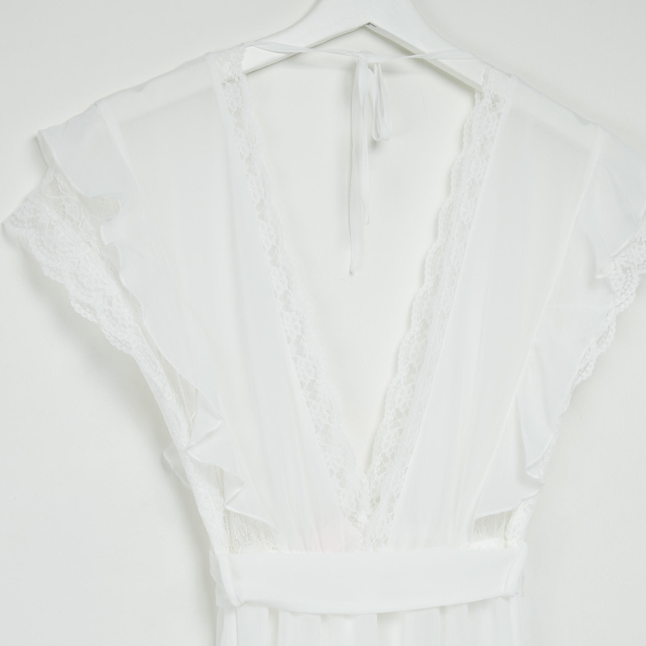 قميص نوم بياقة V وتفاصيل دانتيل مع ثونج-women-clothing-nightwear-nighties-image-5