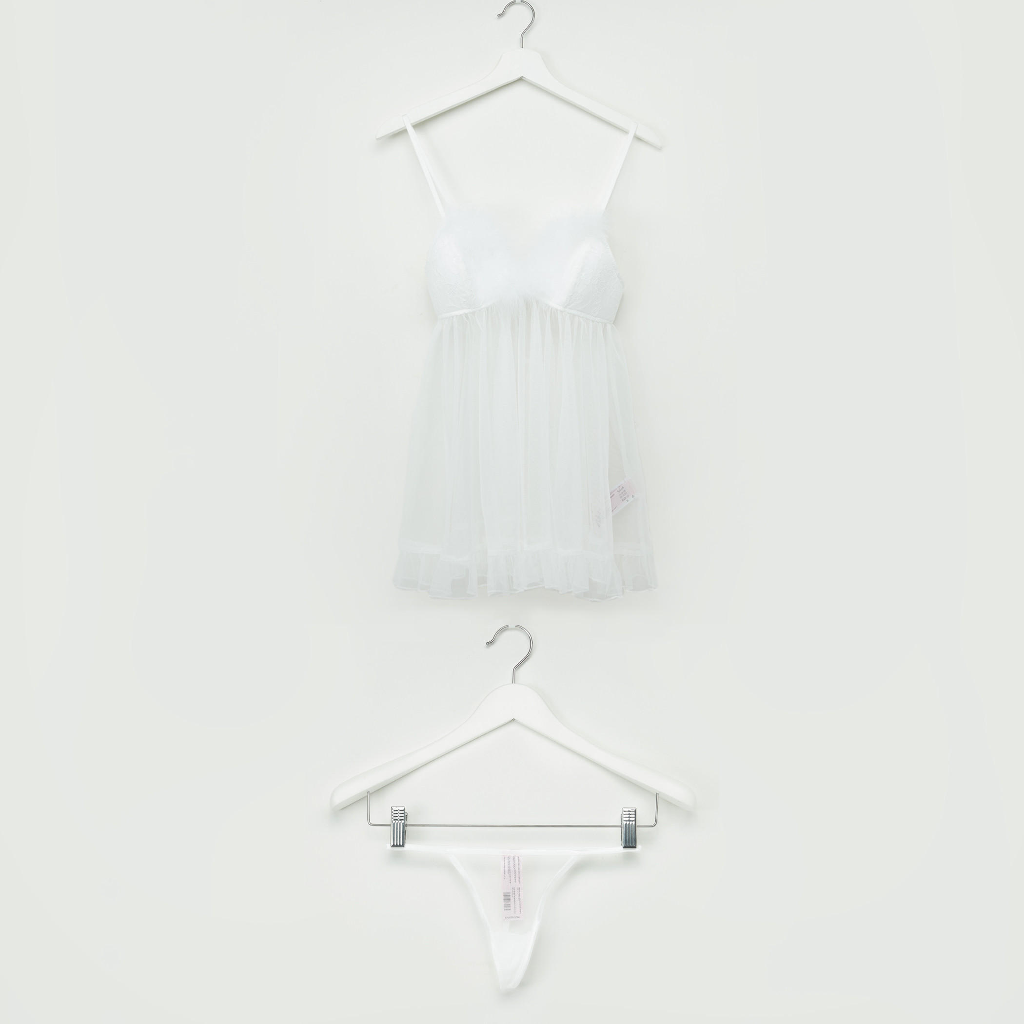 بيبي دول بتفاصيل قطيفة مع ثونج-women-clothing-lingerie-babydollsandbodysuits-image-1