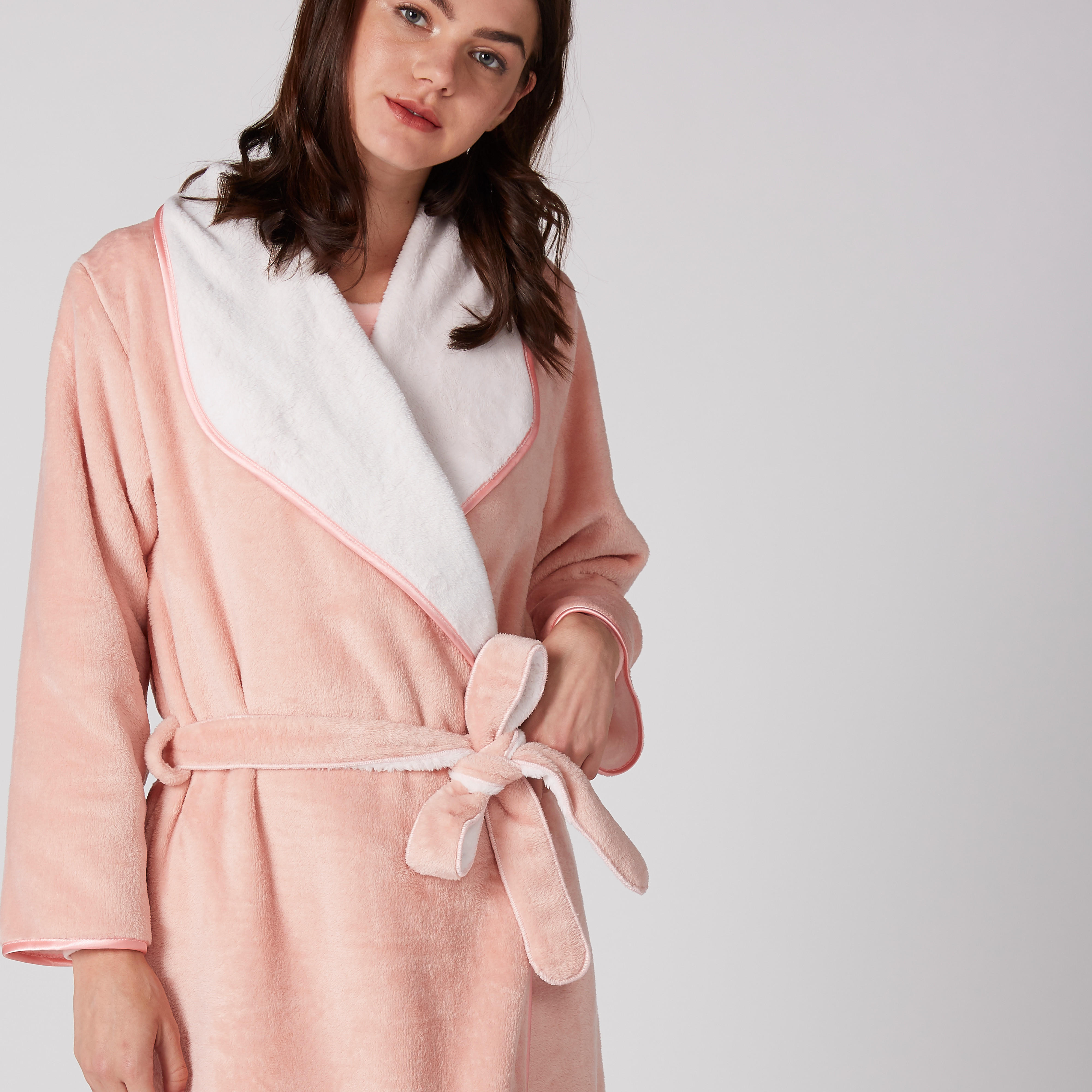 روب قطيفة بأكمام طويلة ورباط-women-clothing-nightwear-robes-image-1