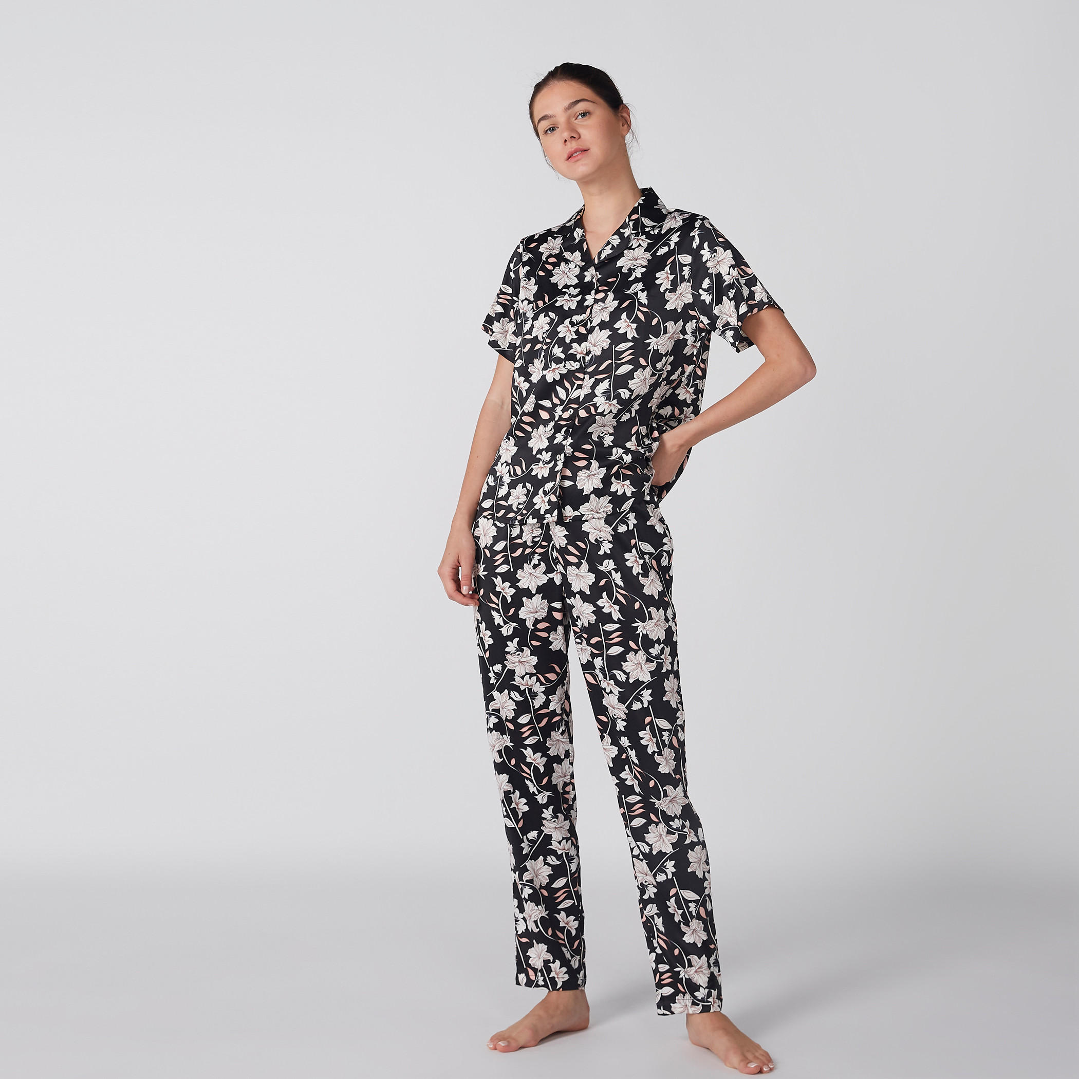 طقم بنطال بيجاما وقميص بأكمام قصيرة وطبعات أزهار-women-clothing-nightwear-pyjamas-longsets-image-1