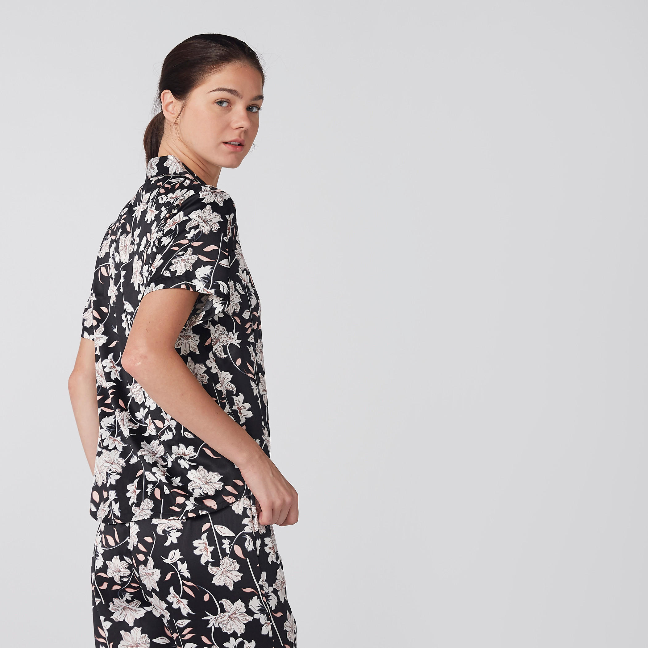 طقم بنطال بيجاما وقميص بأكمام قصيرة وطبعات أزهار-women-clothing-nightwear-pyjamas-longsets-image-4