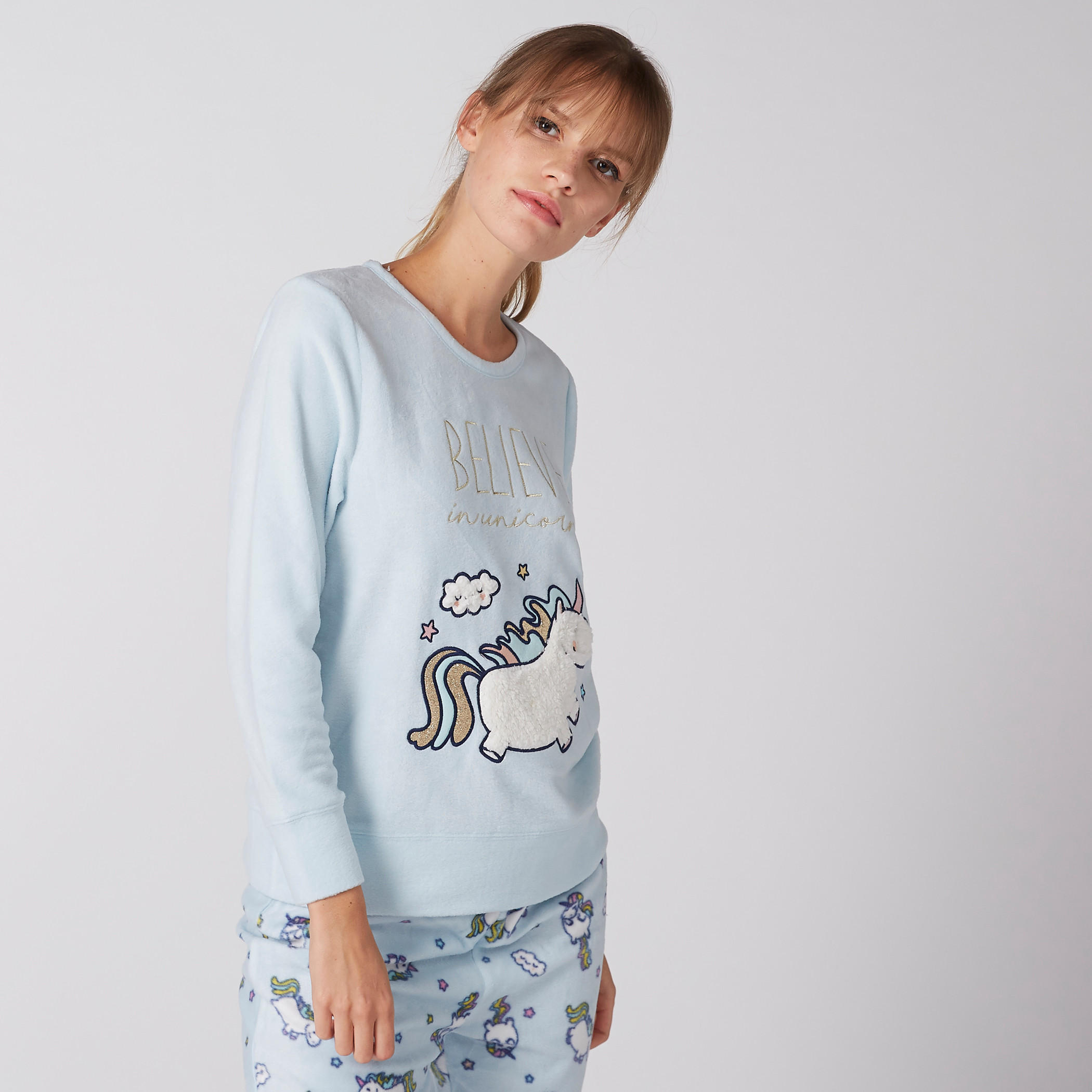 طقم بيجاما وتيشرت بأكمام طويلة مزيّن بطبعات-women-clothing-nightwear-pyjamas-longsets-image-1