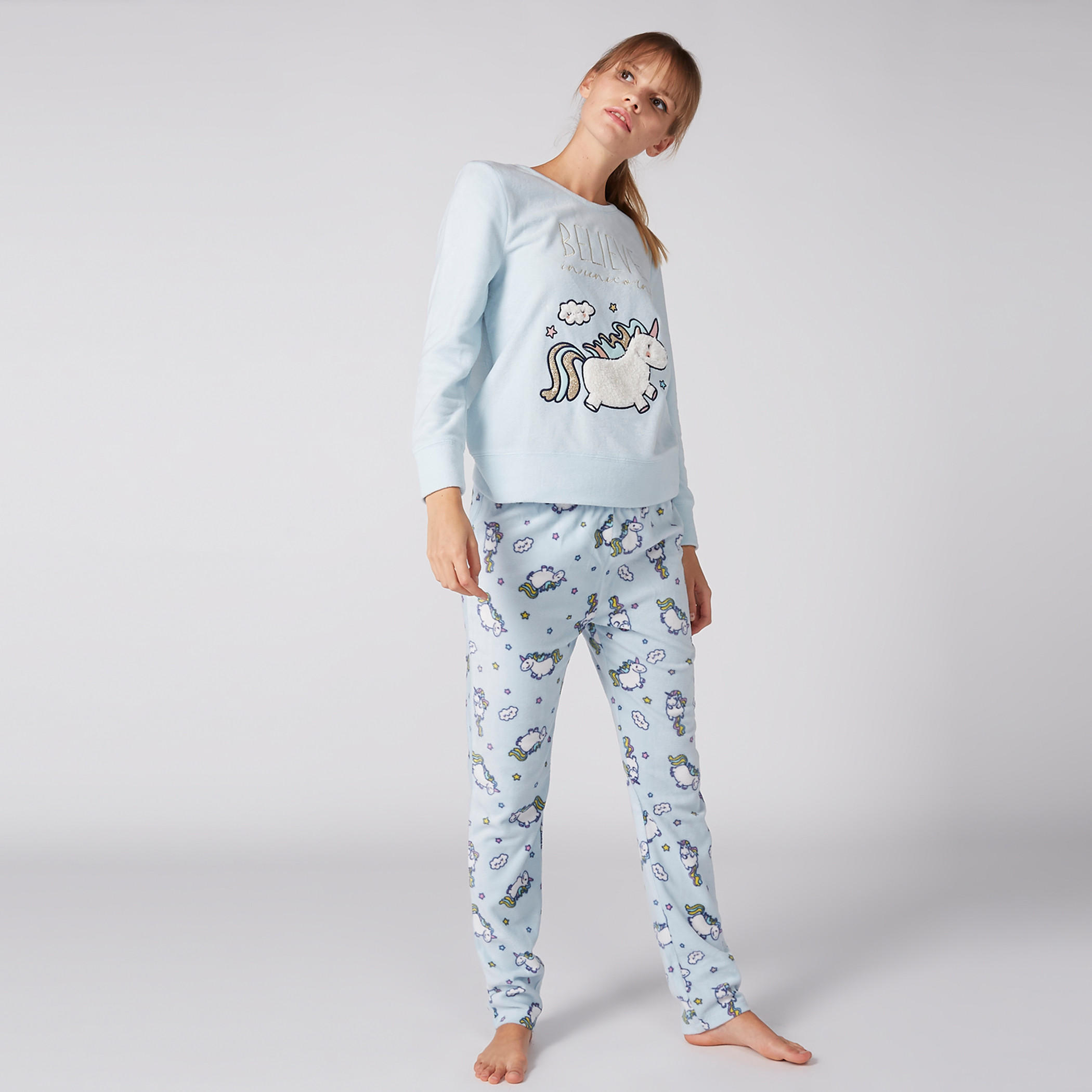 طقم بيجاما وتيشرت بأكمام طويلة مزيّن بطبعات-women-clothing-nightwear-pyjamas-longsets-image-2