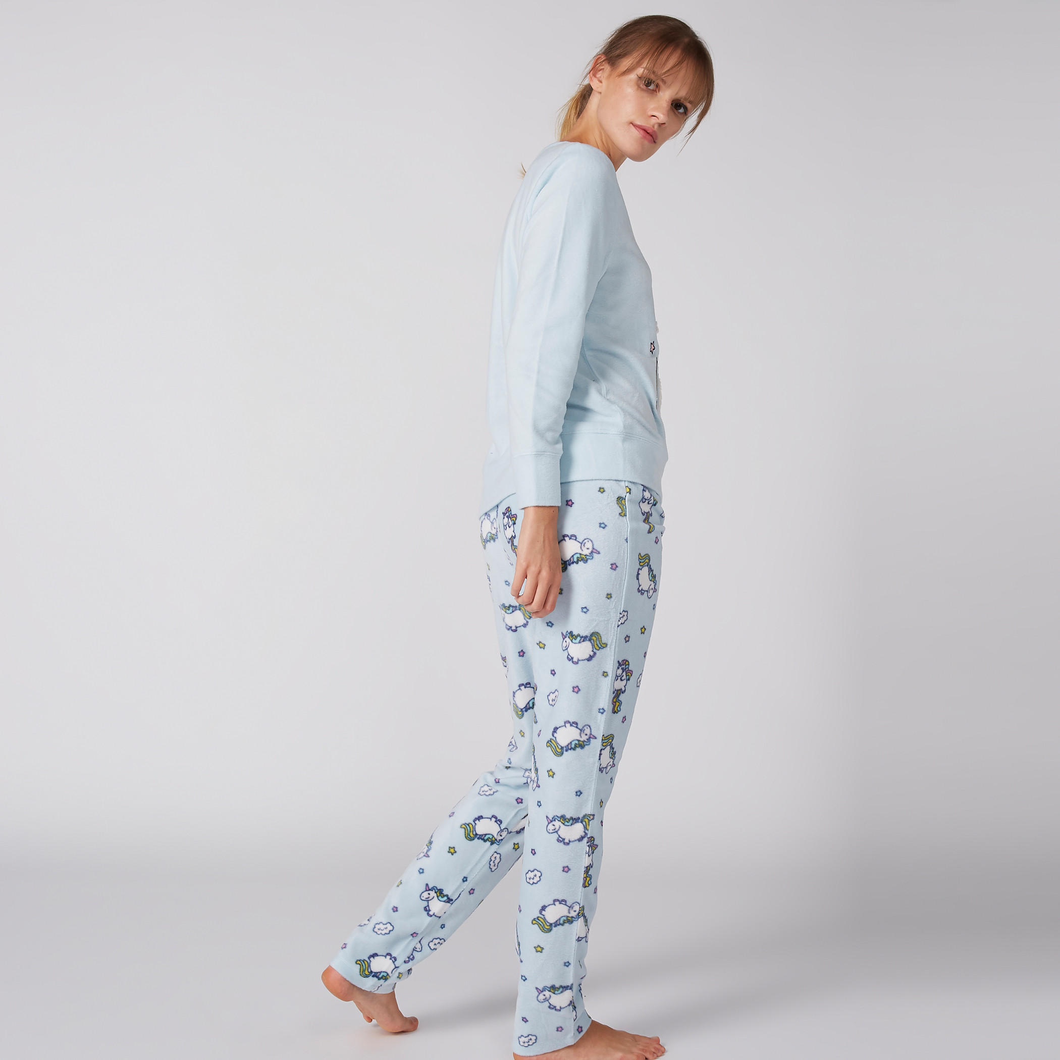 طقم بيجاما وتيشرت بأكمام طويلة مزيّن بطبعات-women-clothing-nightwear-pyjamas-longsets-image-4