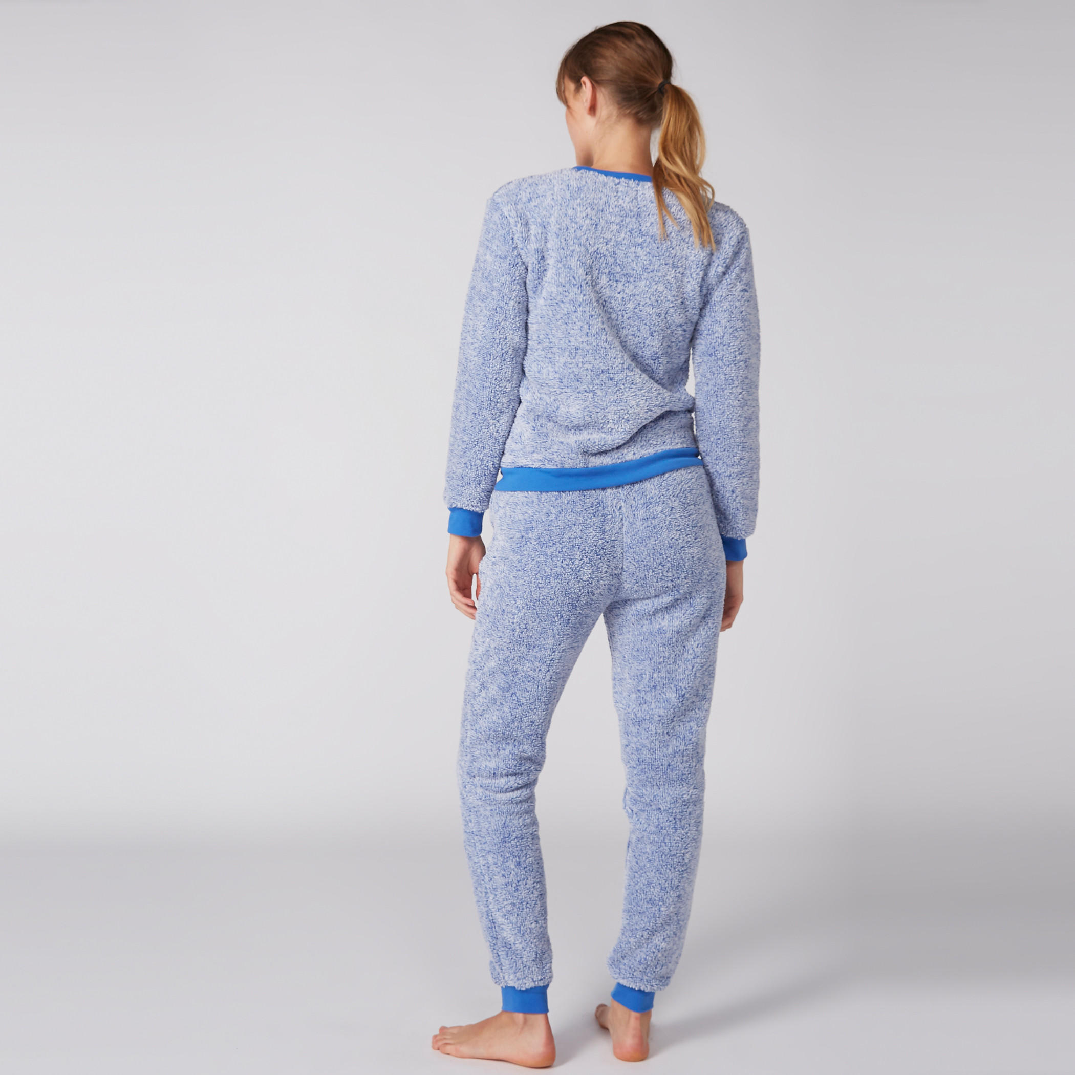 بنطال رياضي طويل مع سويت شيرت بياقة مستديرة-women-clothing-nightwear-pyjamas-longsets-image-4