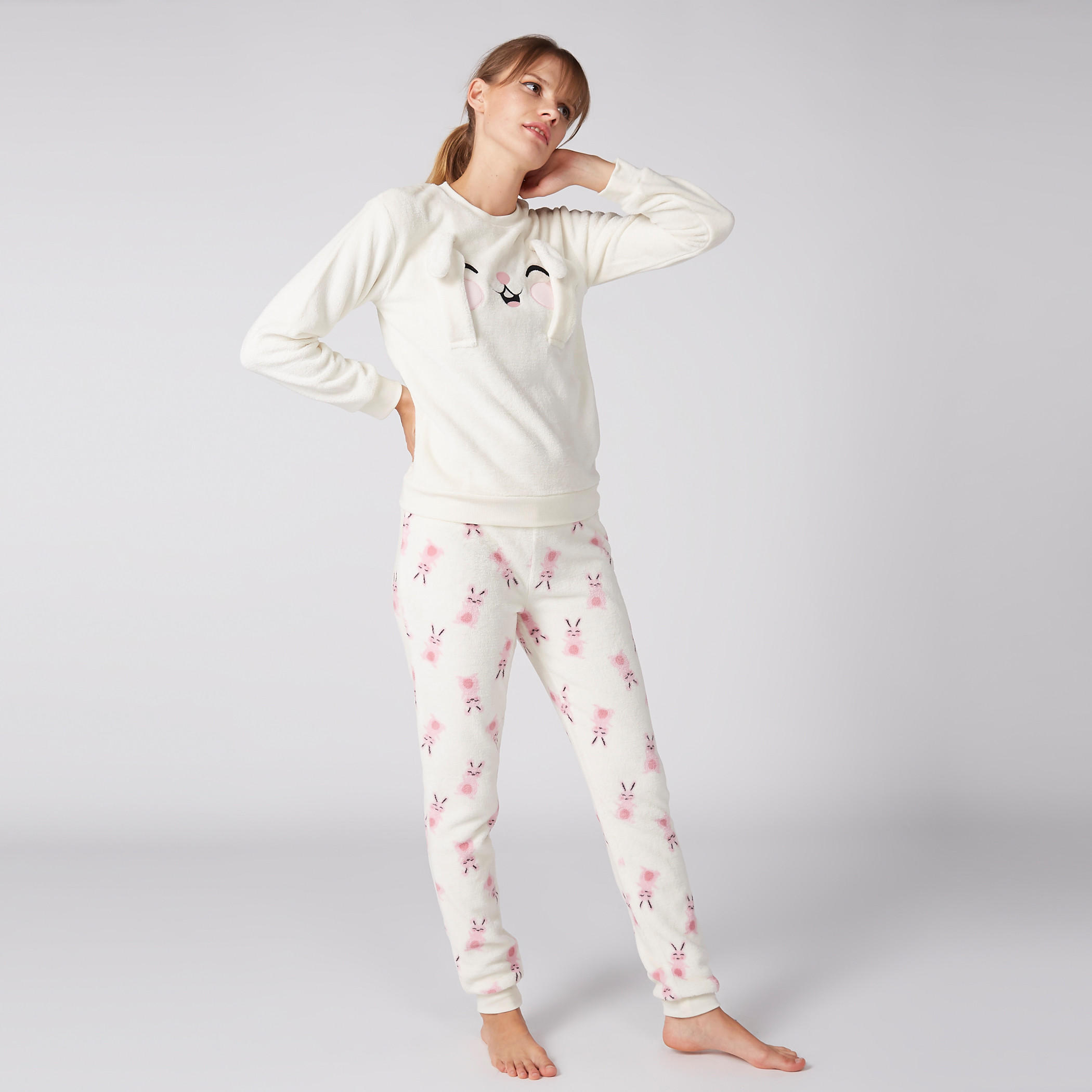 بنطال رياضي بطبعات مع سويت شيرت قطيفة بياقة مستديرة-women-clothing-nightwear-pyjamas-longsets-image-3