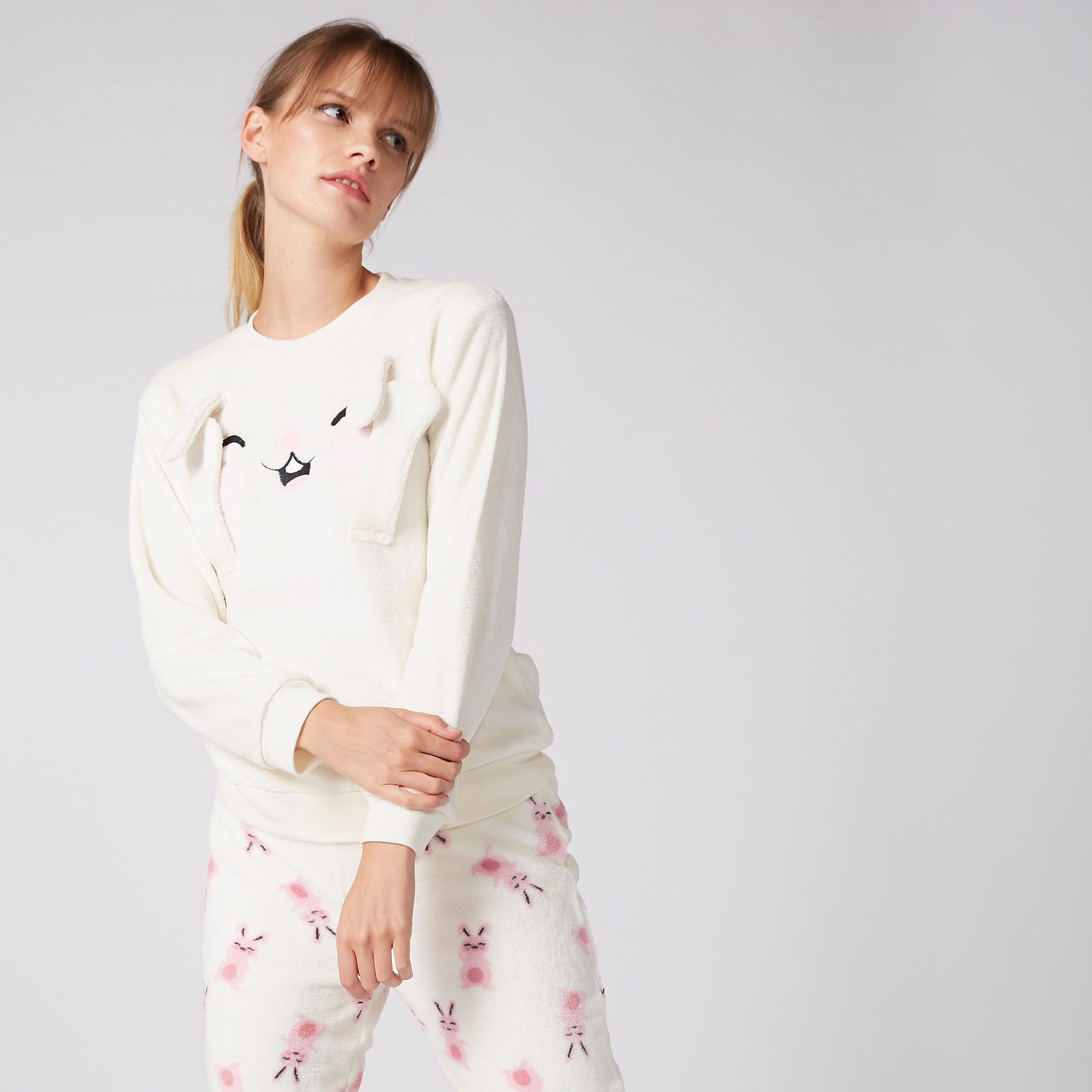 بنطال رياضي بطبعات مع سويت شيرت قطيفة بياقة مستديرة-women-clothing-nightwear-pyjamas-longsets-image-2