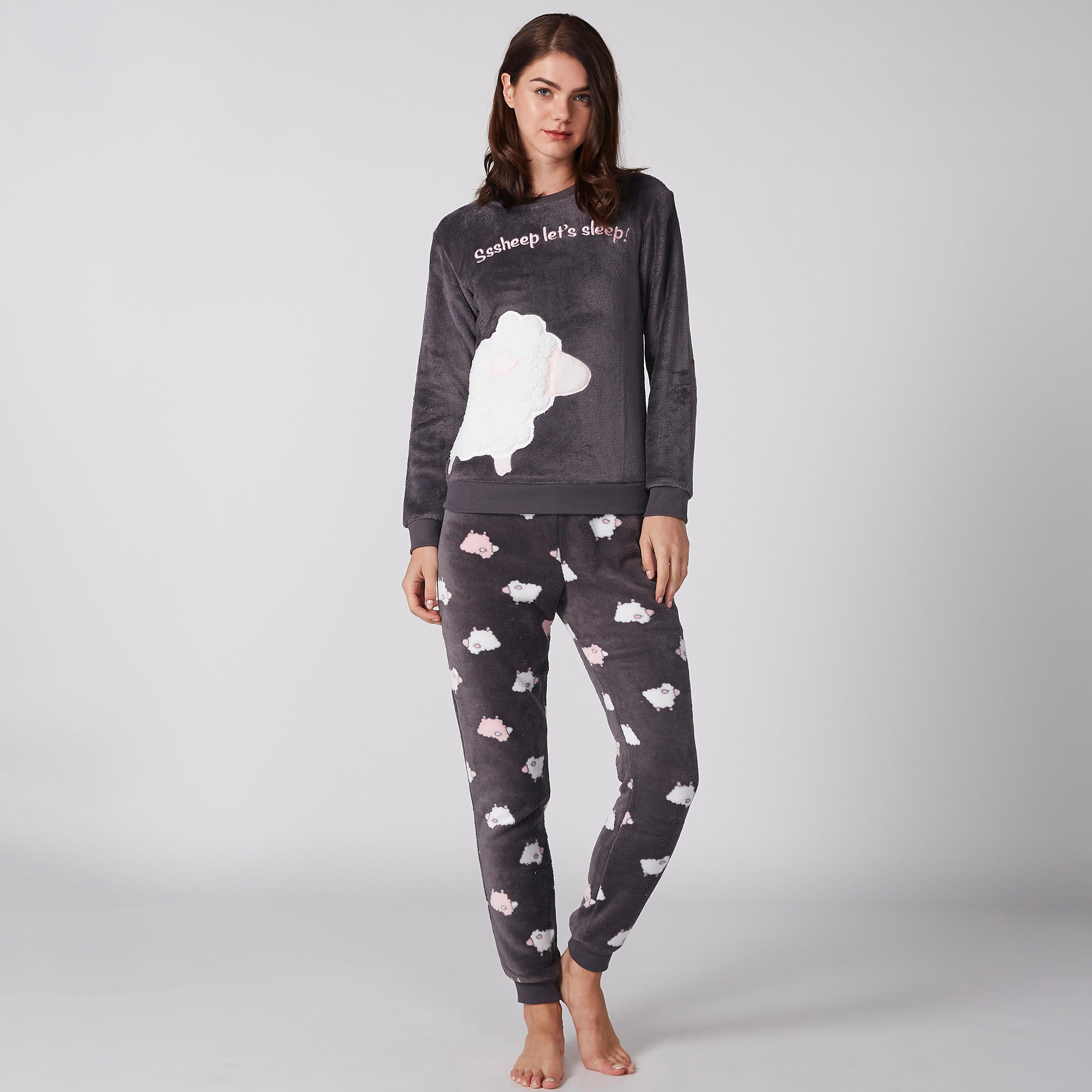 طقم بنطال بيجاما وبلوزة بأكمام طويلة وطبعات-women-clothing-nightwear-pyjamas-longsets-image-1