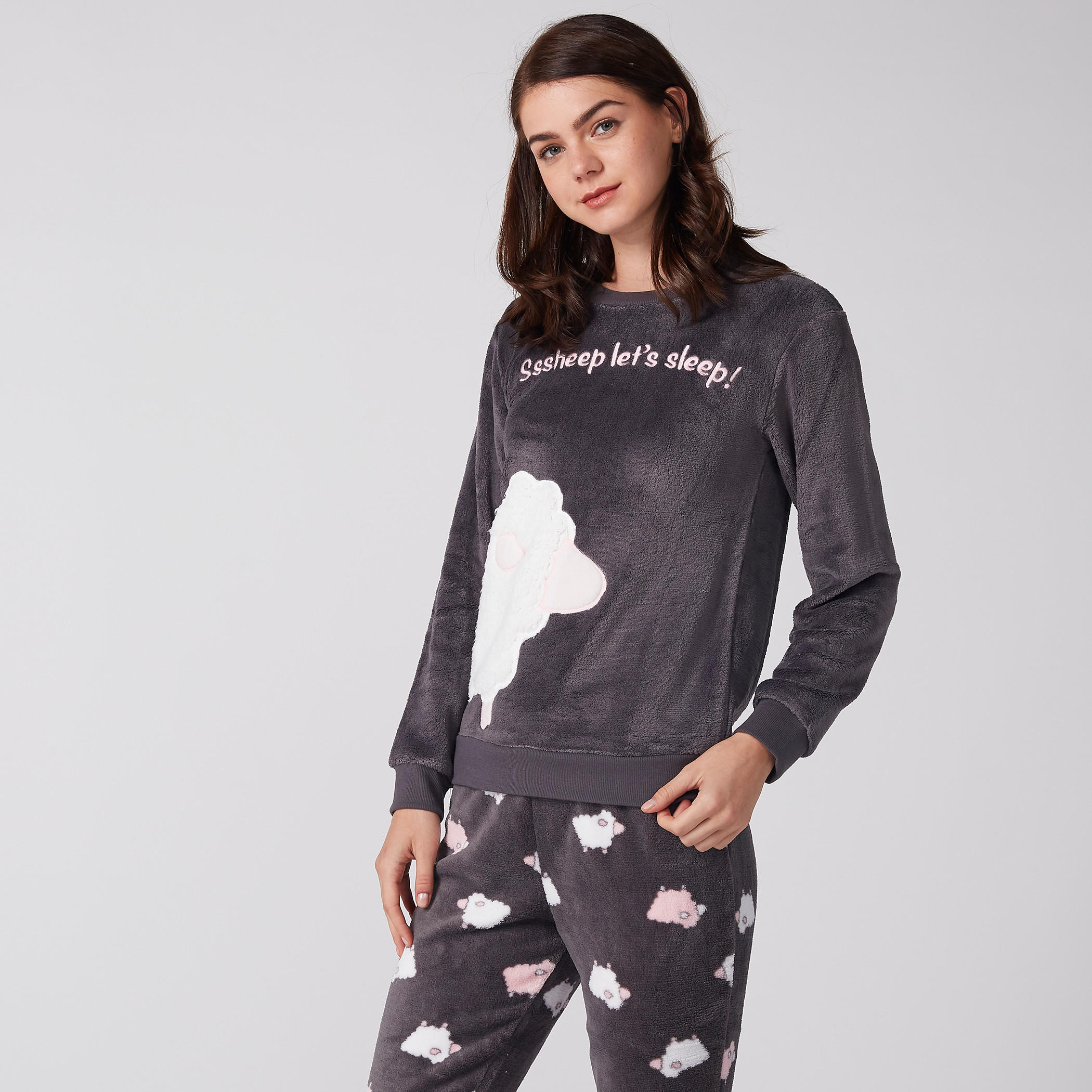 طقم بنطال بيجاما وبلوزة بأكمام طويلة وطبعات-women-clothing-nightwear-pyjamas-longsets-image-2