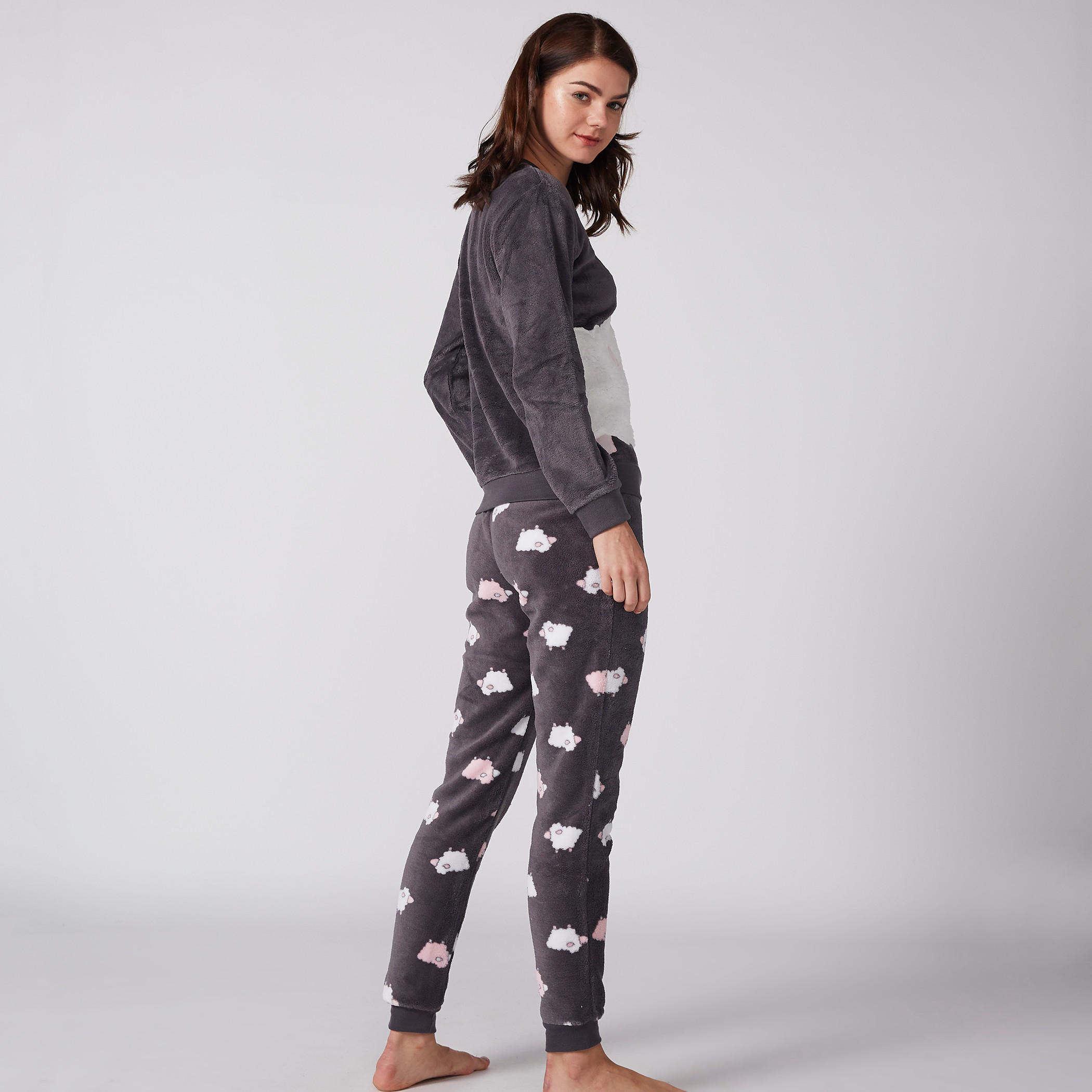 طقم بنطال بيجاما وبلوزة بأكمام طويلة وطبعات-women-clothing-nightwear-pyjamas-longsets-image-3