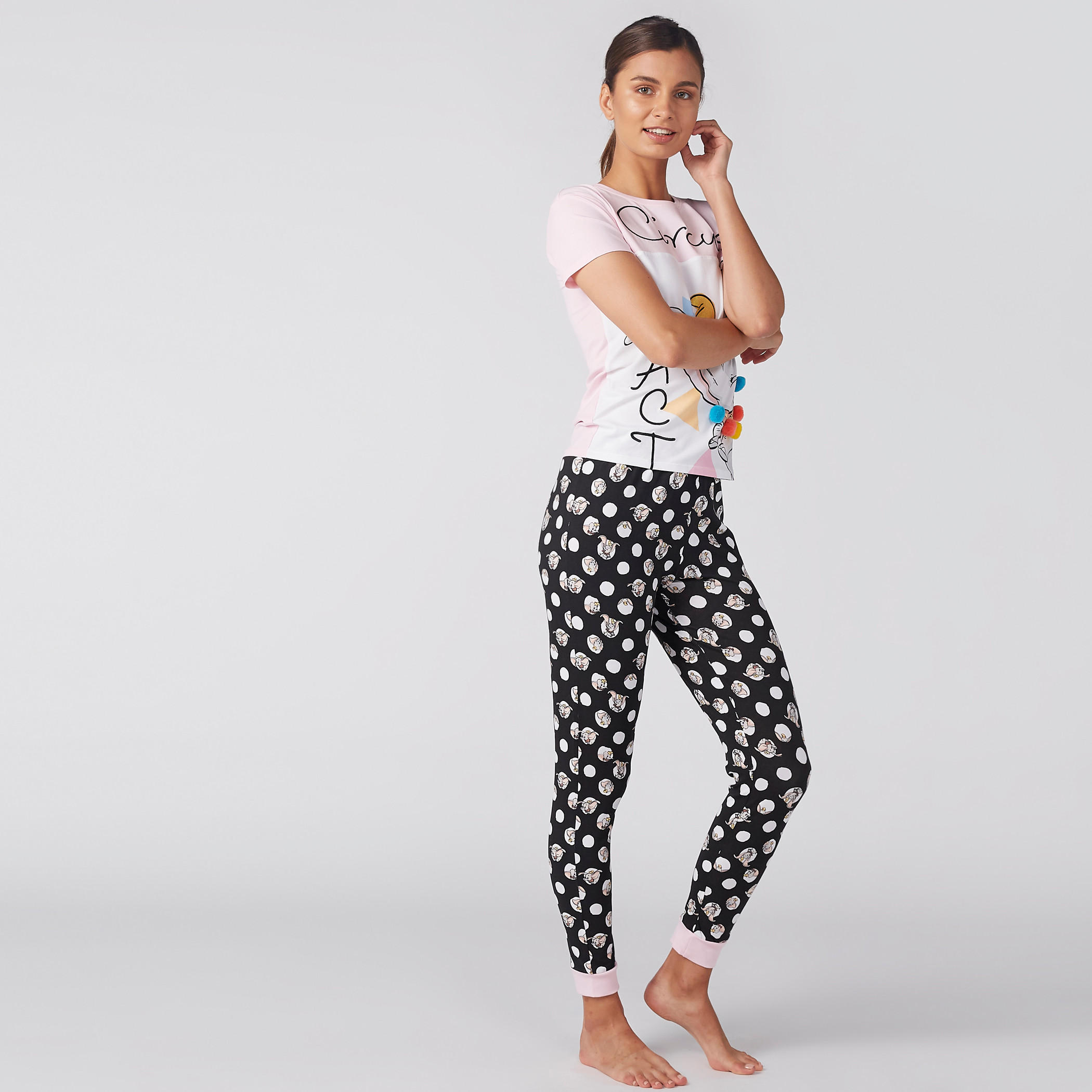 طقم بنطال رياضي بطبعات وتيشيرت بياقة مستديرة-women-clothing-nightwear-pyjamas-longsets-image-2